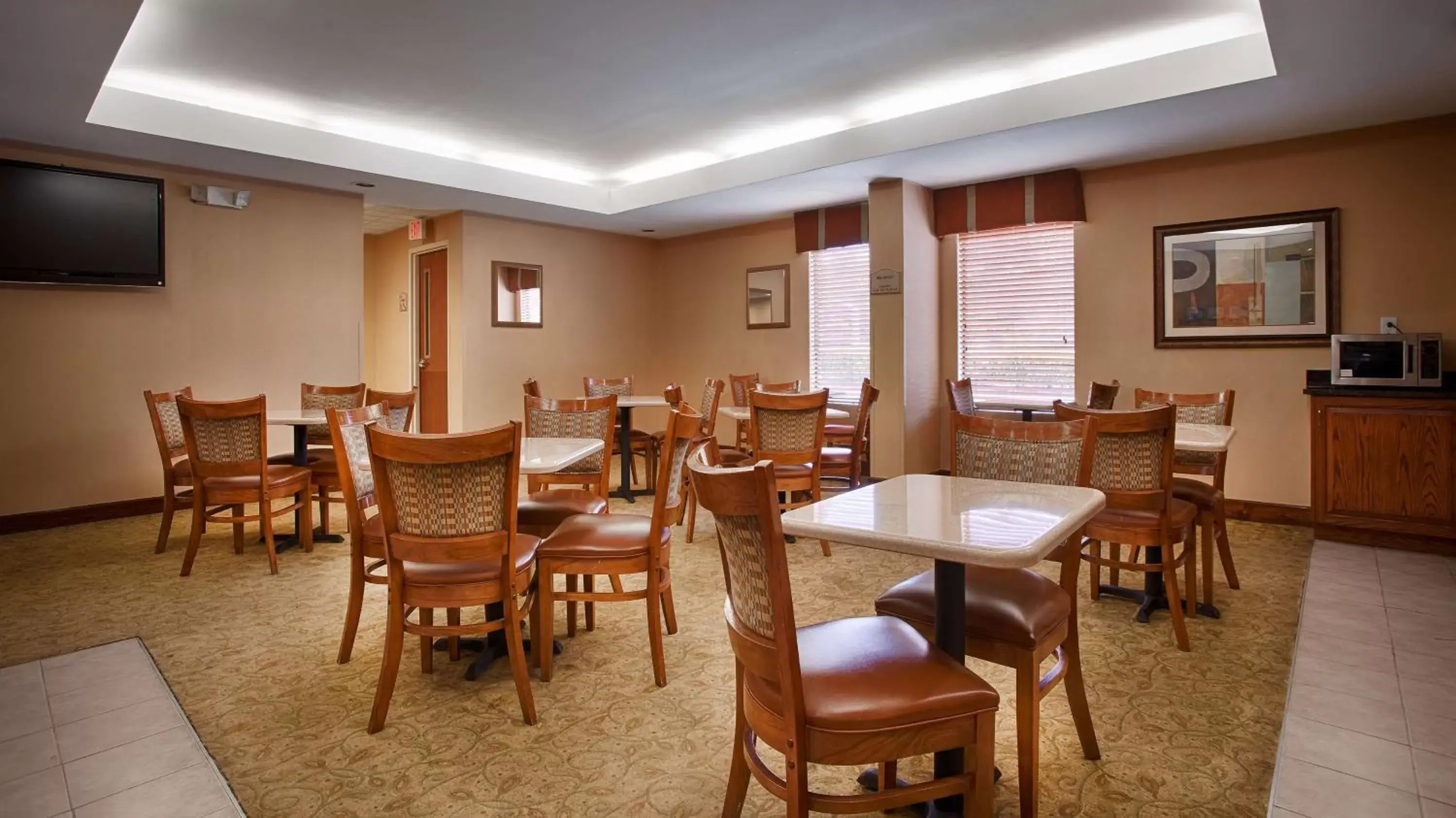 Restaurant/Places to Eat in Best Western Plus Edison Inn