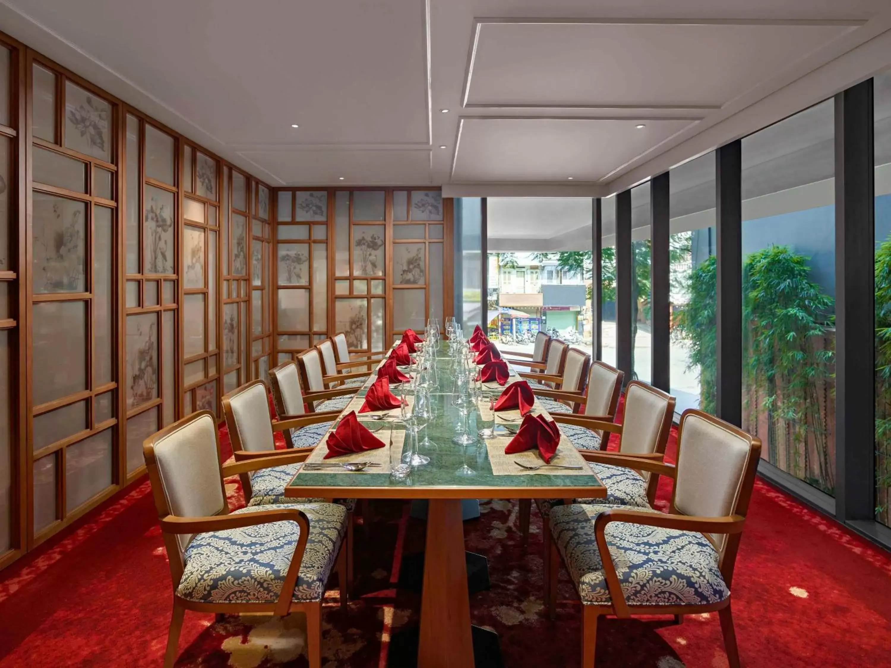 Restaurant/Places to Eat in Grand Mercure Hanoi