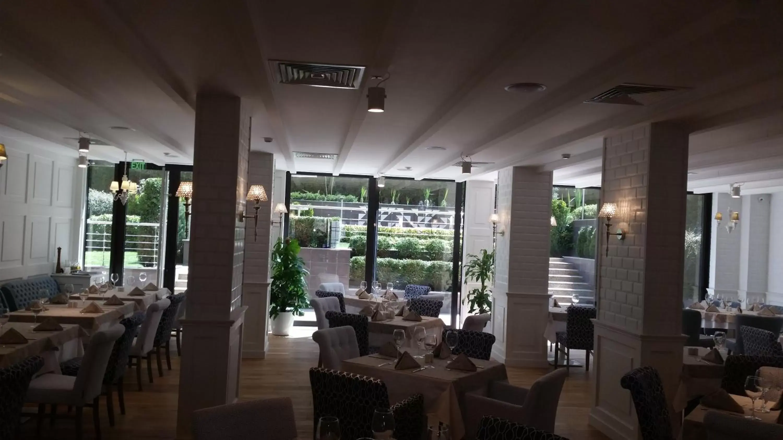 Restaurant/Places to Eat in Olives City Hotel - Free Parking