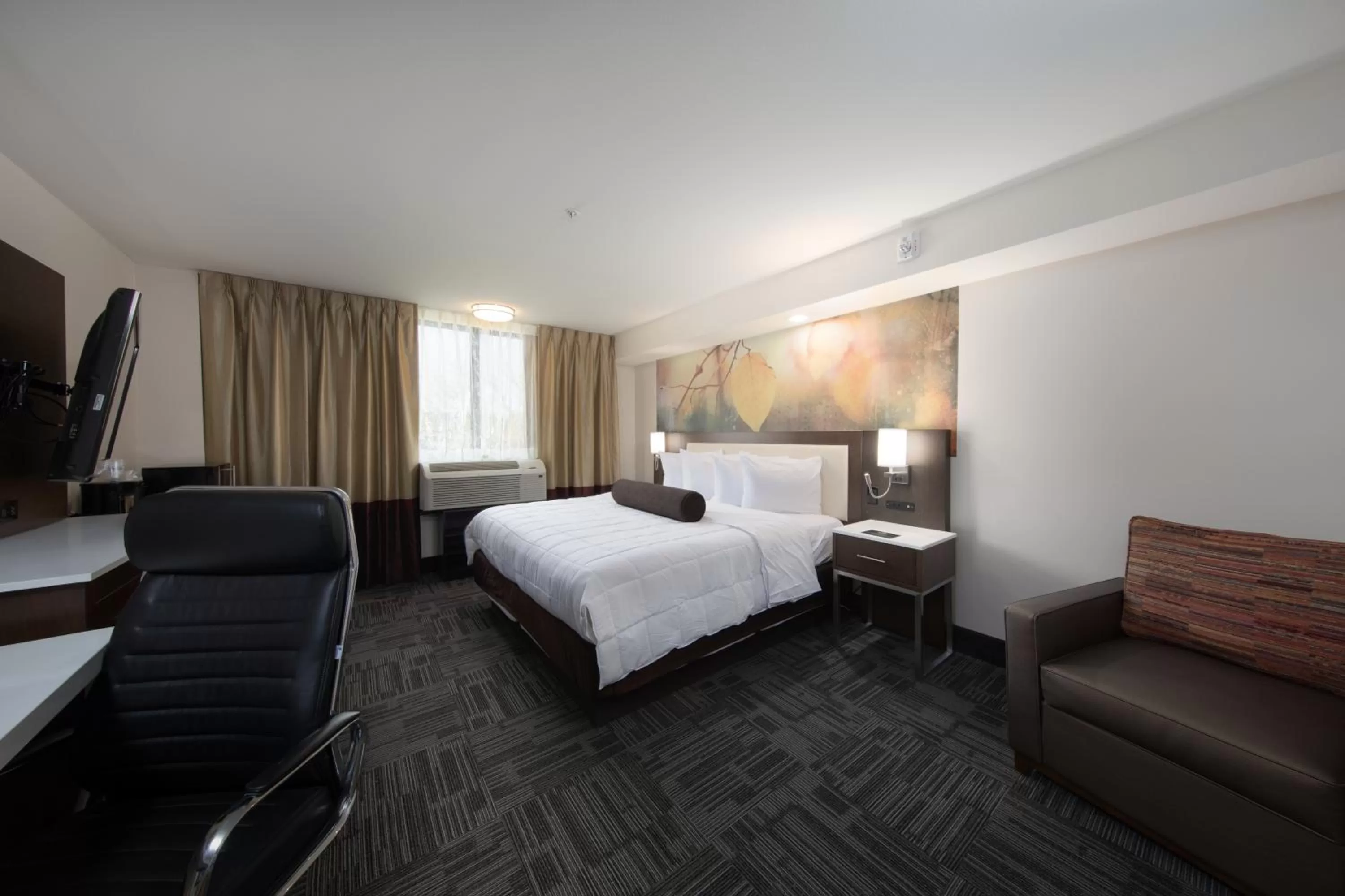 Bed in Holiday Inn Brookfield - Milwaukee by IHG