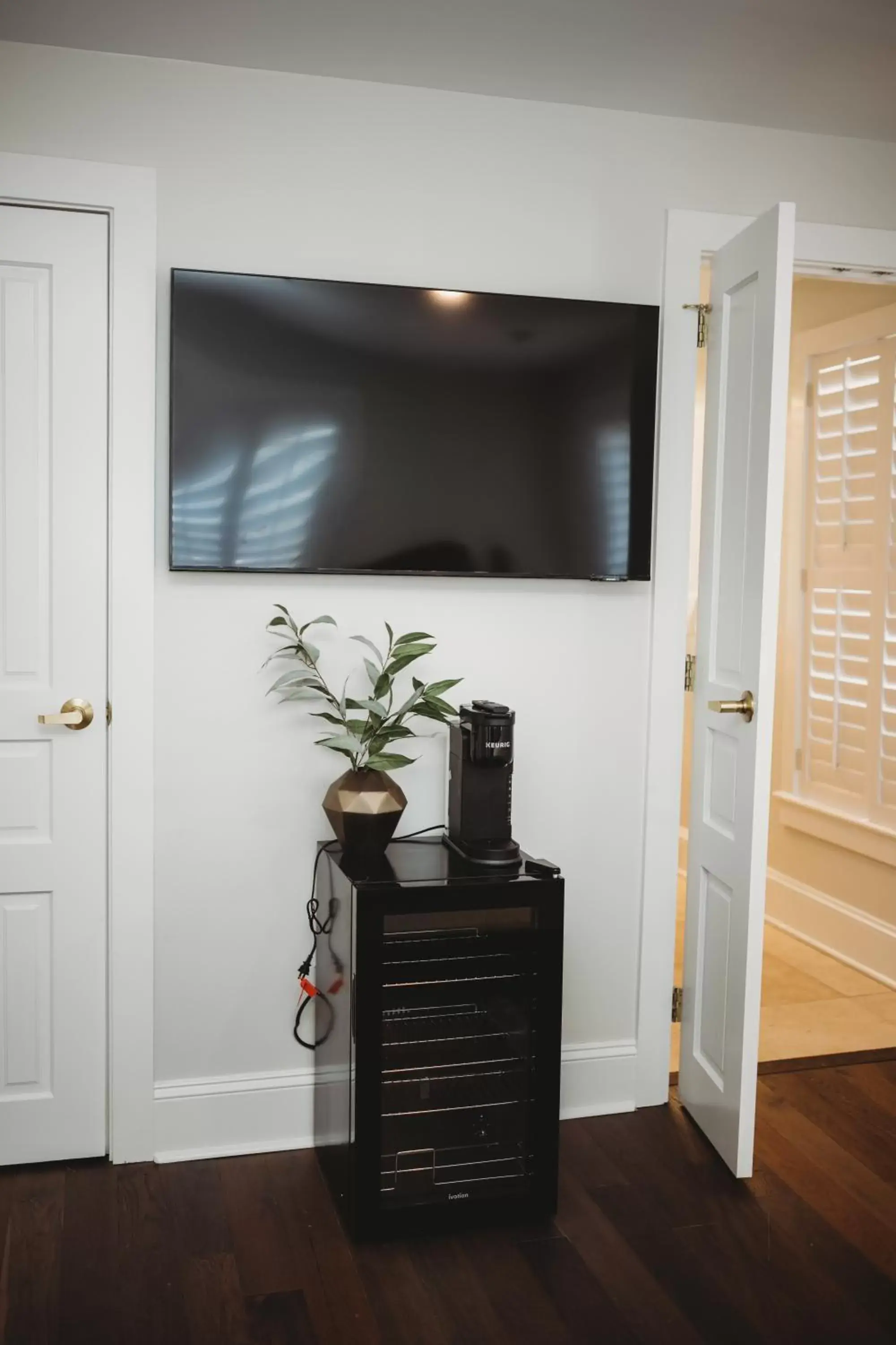 TV/Entertainment Center in The Jefferson Inn