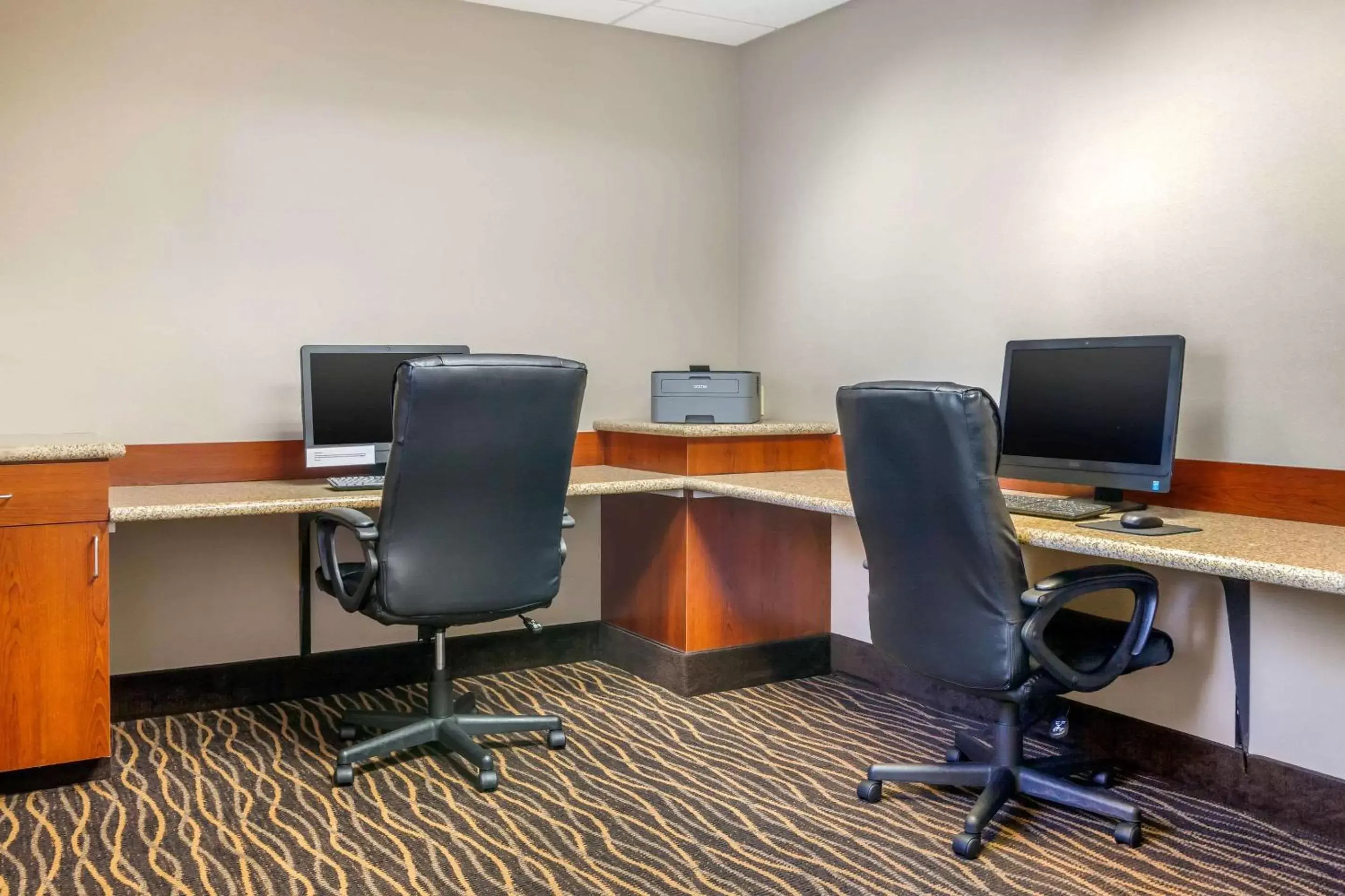 On site, Business Area/Conference Room in Sleep Inn & Suites Airport Milwaukee
