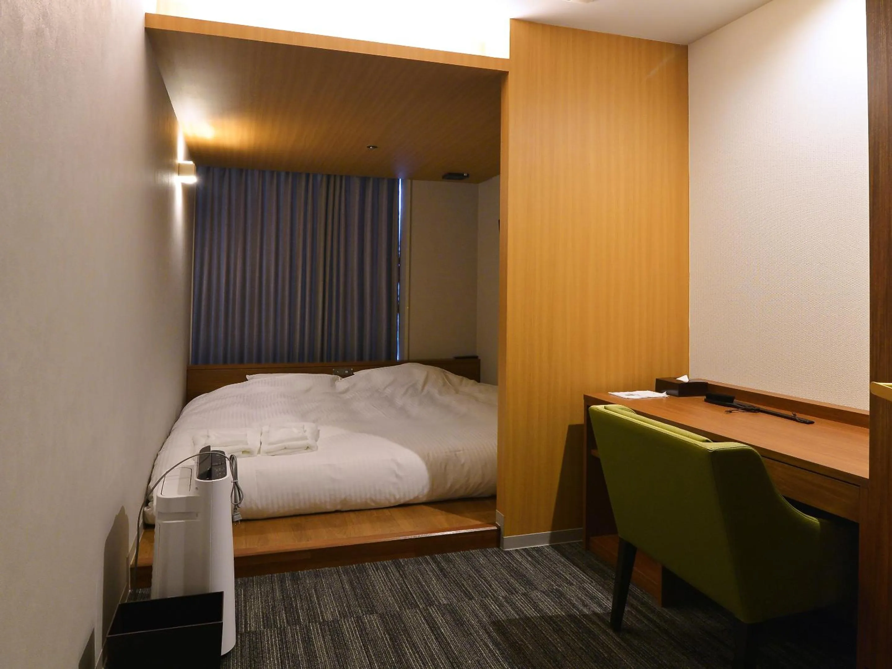 Photo of the whole room, Bed in Gardens Cabin