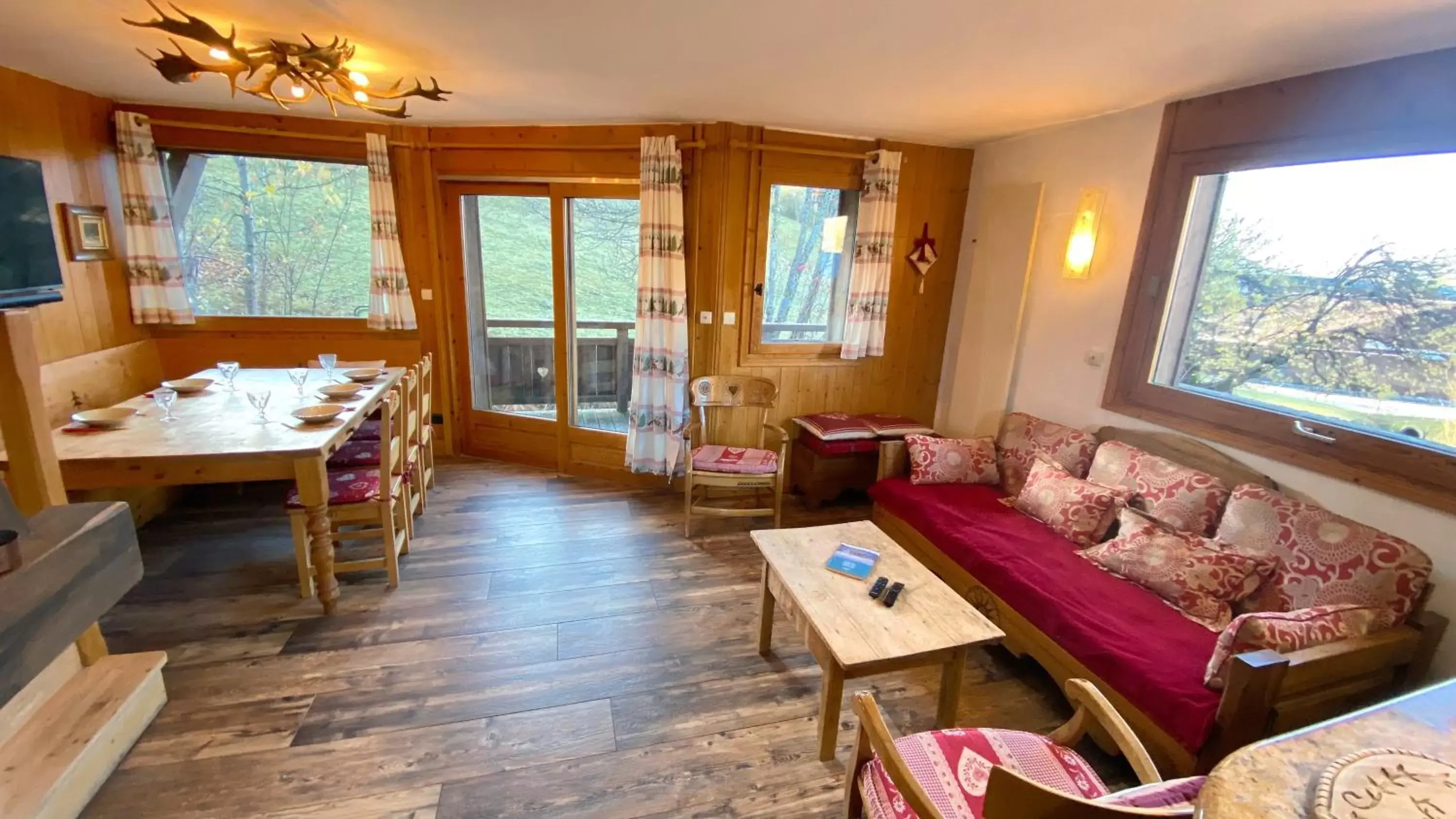 Dining Area in Chalets de Julie