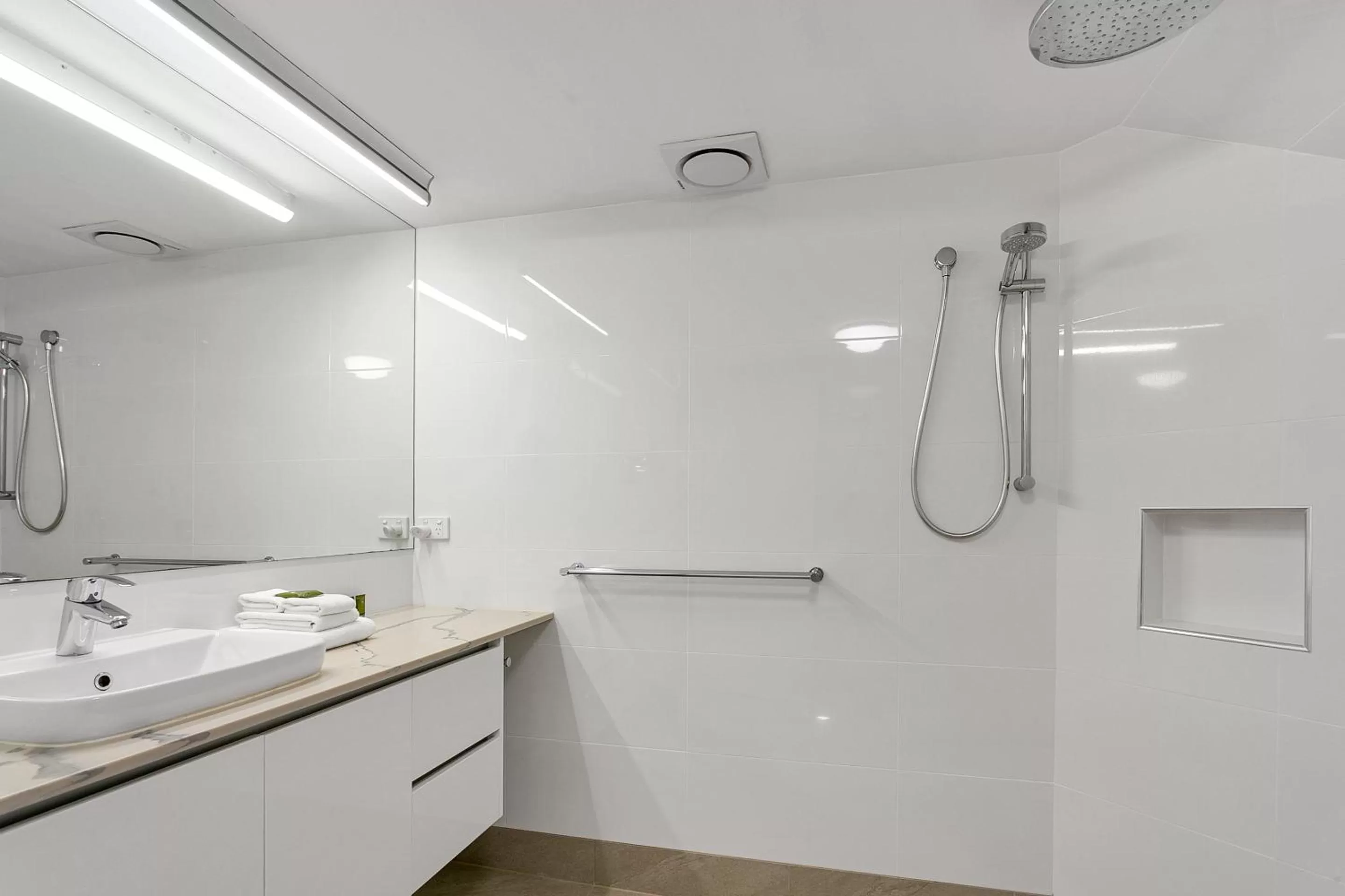 Shower in Driftwood Mantaray - Official Onsite Reception and Check In