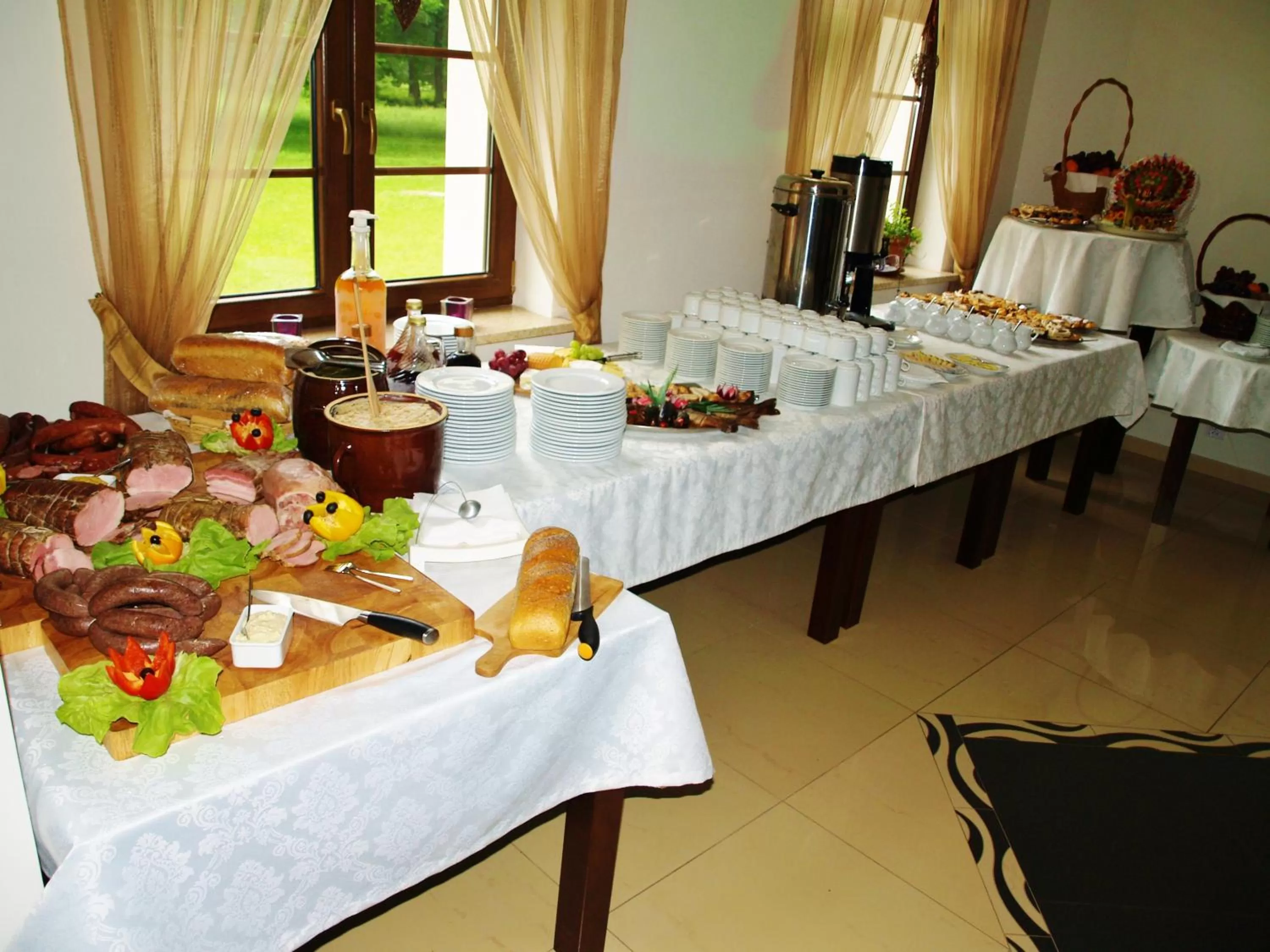 Restaurant/places to eat in Hotel Świętoborzec