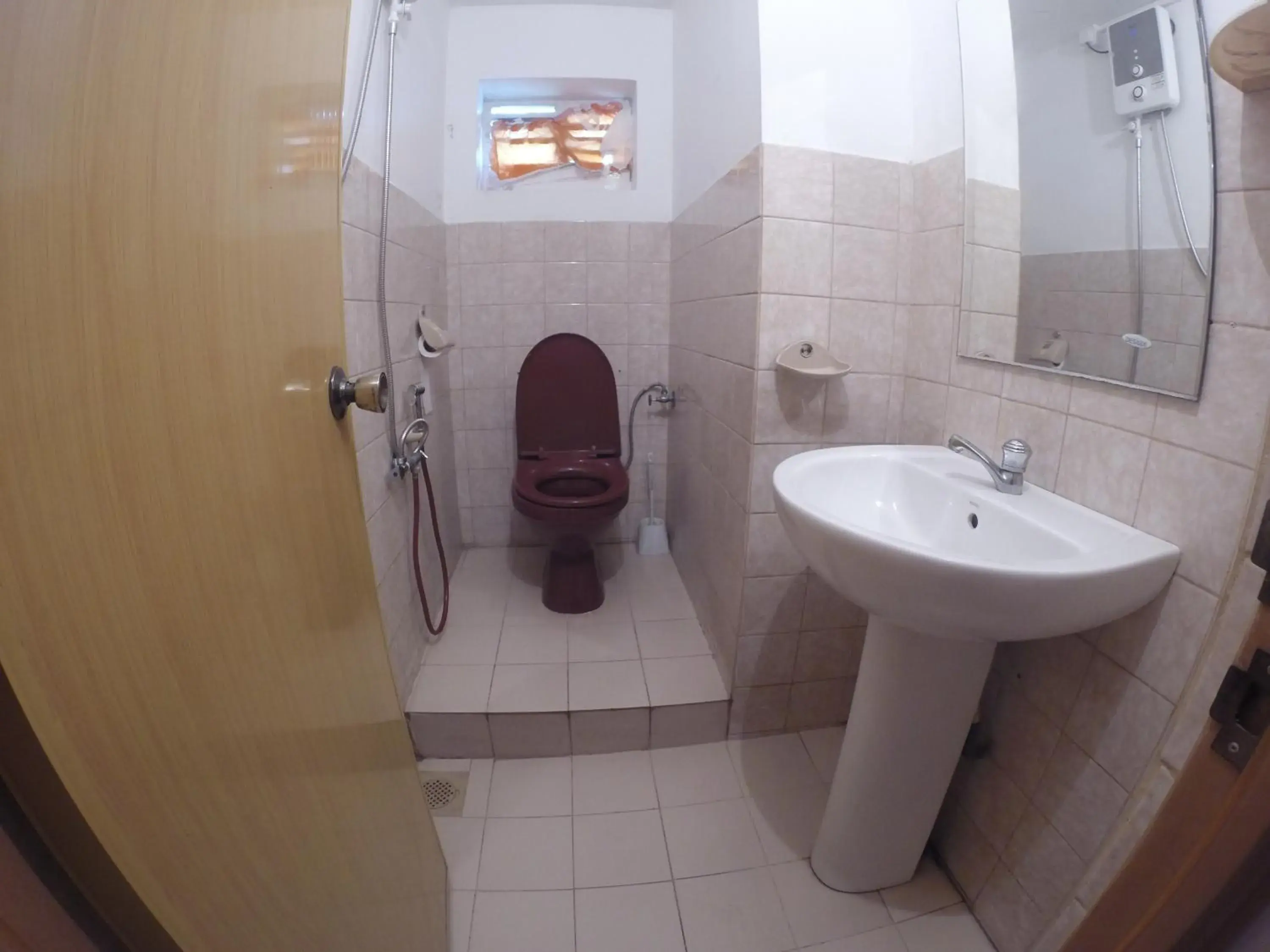 Bathroom in Backpack Lanka