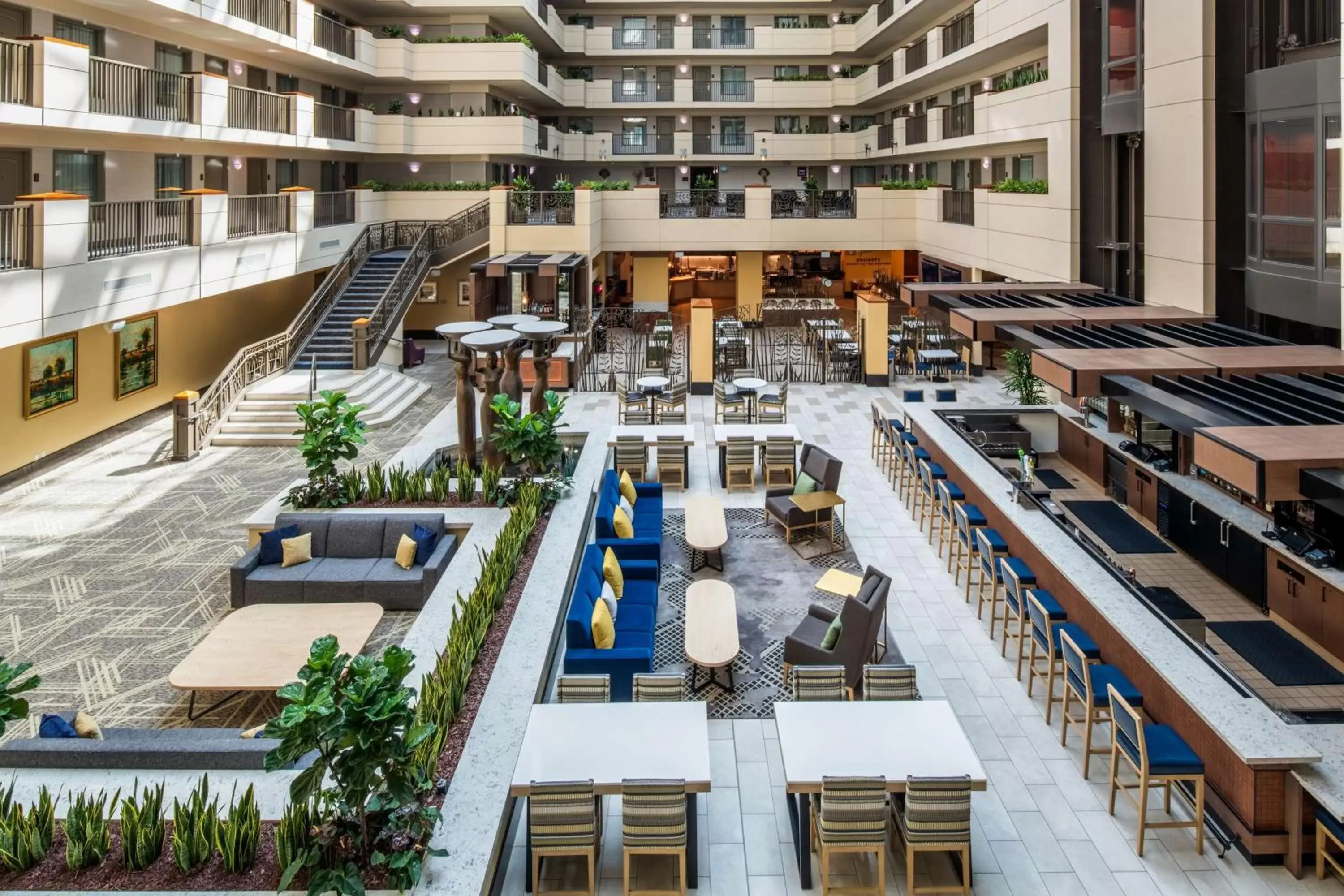 Lobby or reception, Pool View in Embassy Suites by Hilton Sacramento Riverfront Promenade