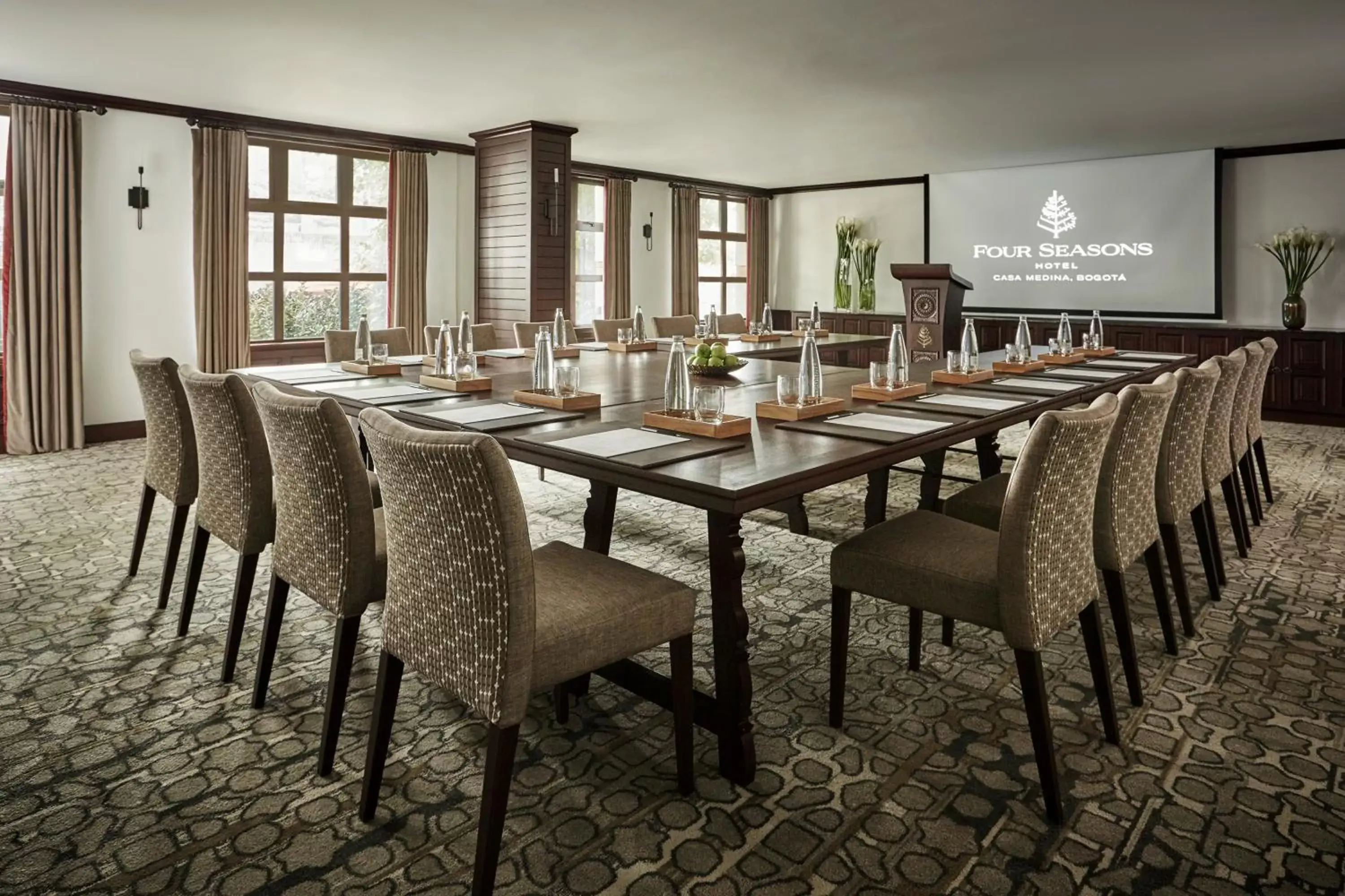 Meeting/conference room, Restaurant/Places to Eat in Four Seasons Hotel Casa Medina Bogota