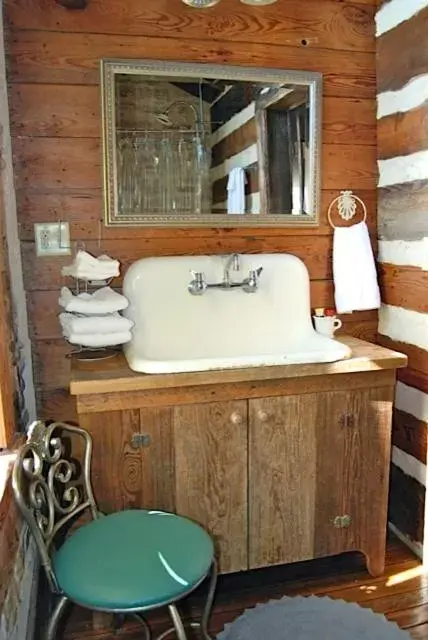 Bathroom in Upstairs Inn