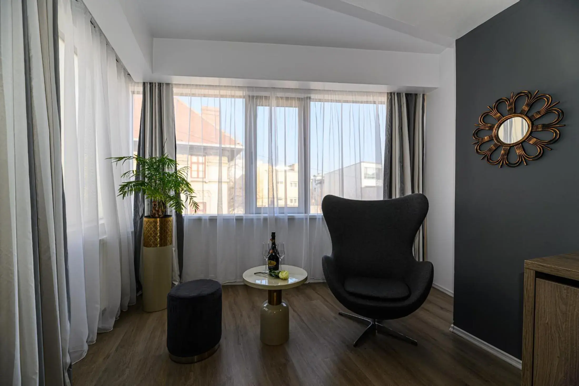 Living room, Seating Area in Hotel Unique Bucharest