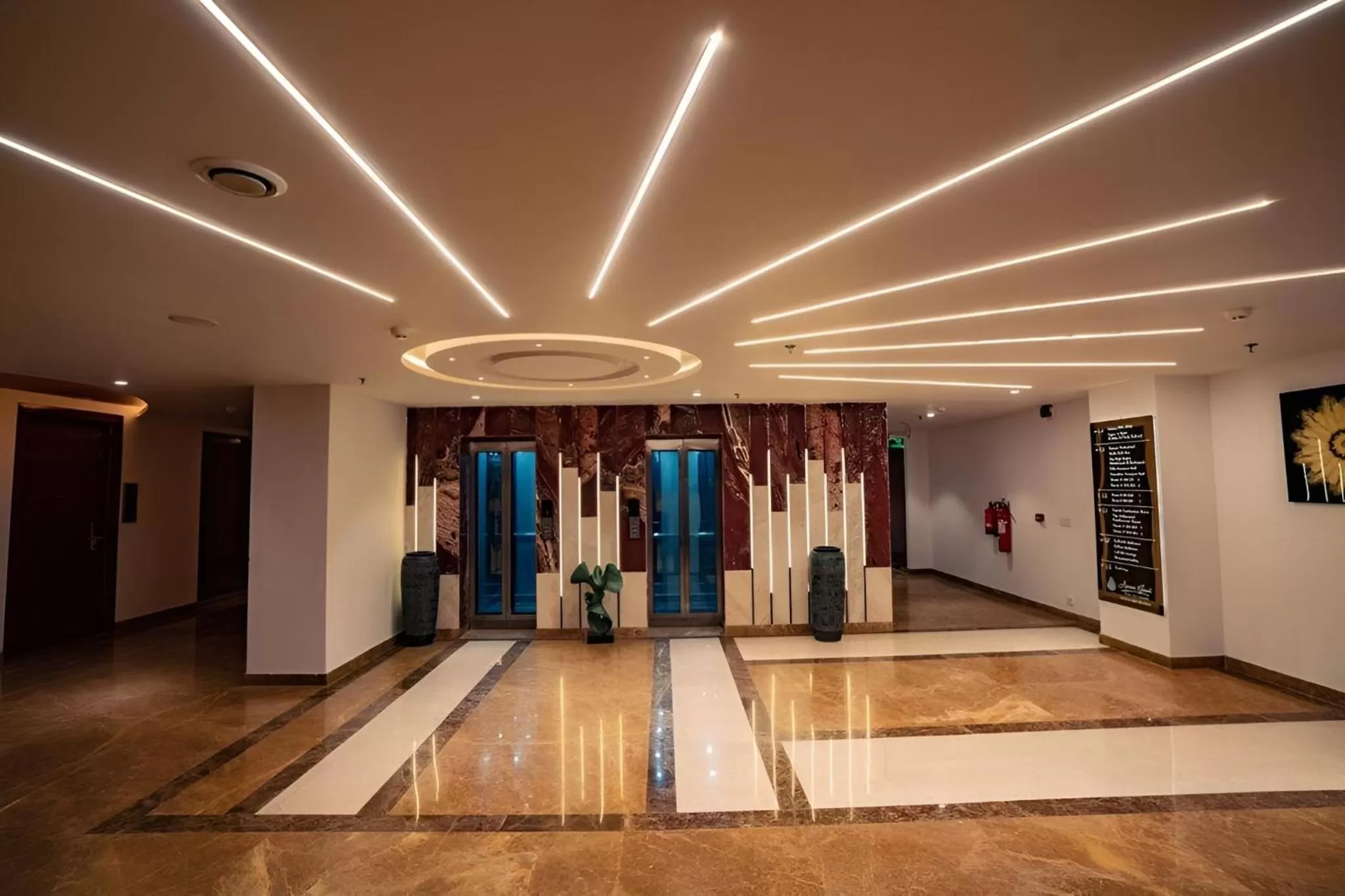 Lobby or reception in Ramada Plaza by Wyndham Jammu Vijaypur