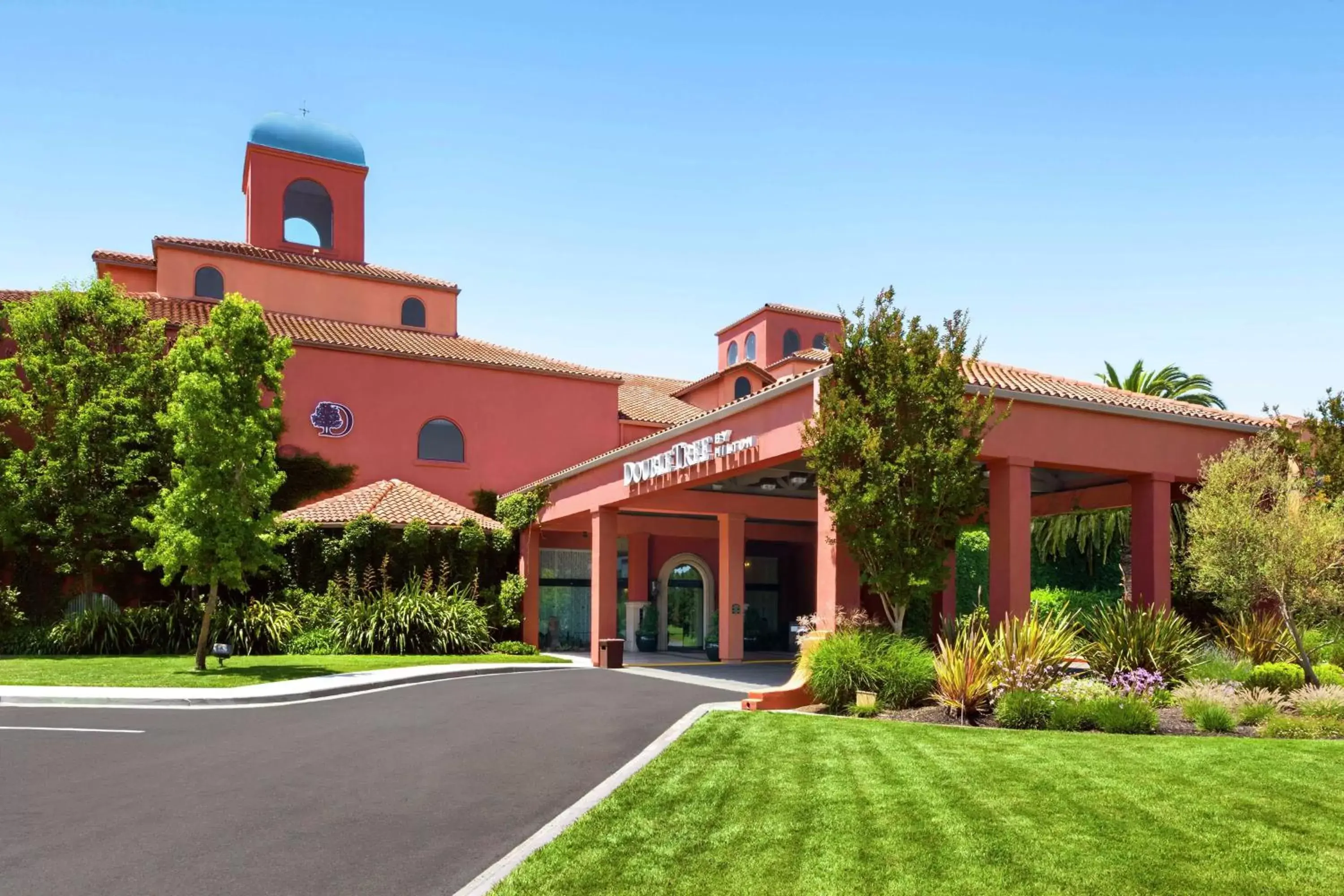 Property Building in DoubleTree by Hilton Sonoma Wine Country