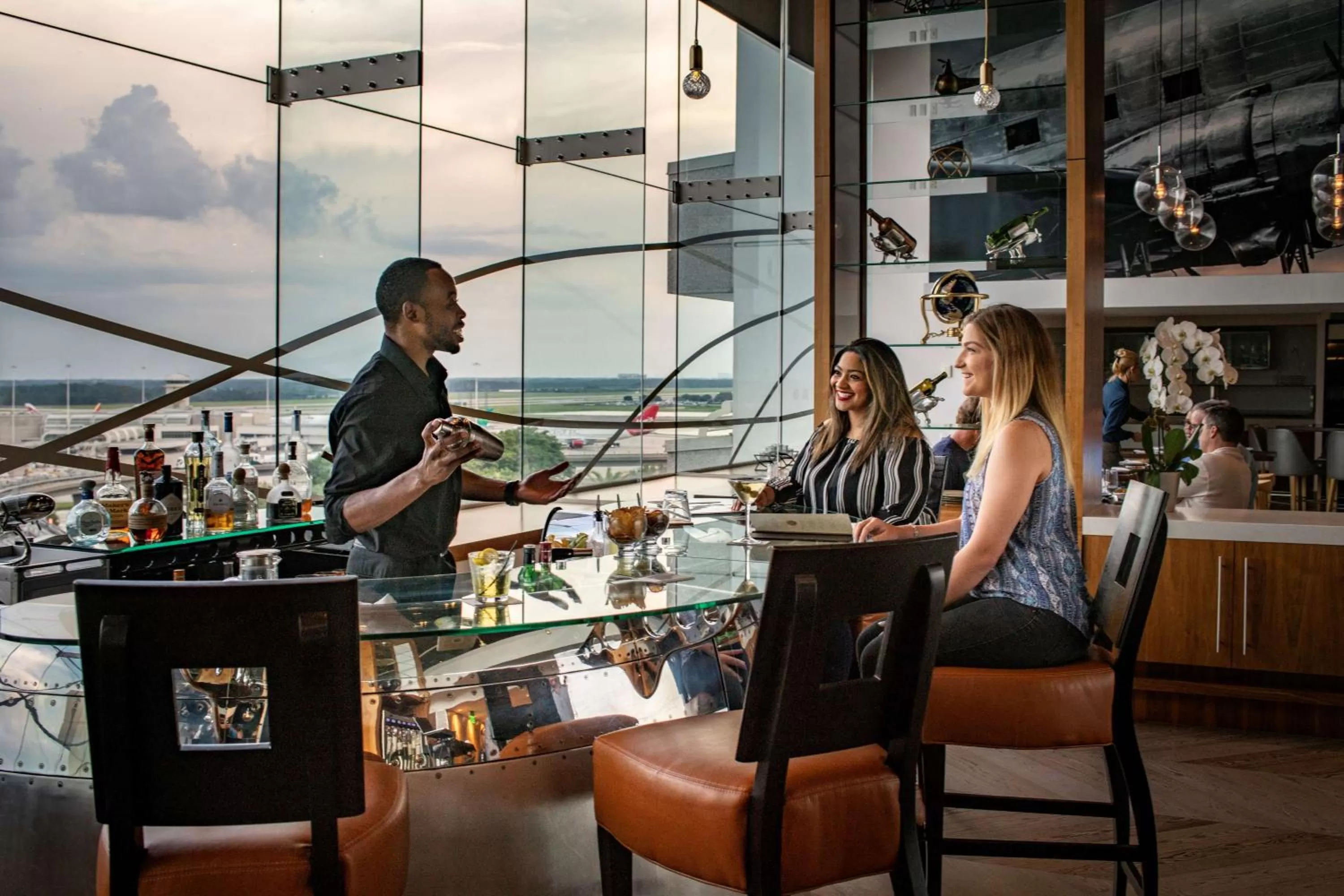 Lounge or bar in Hyatt Regency Orlando International Airport Hotel