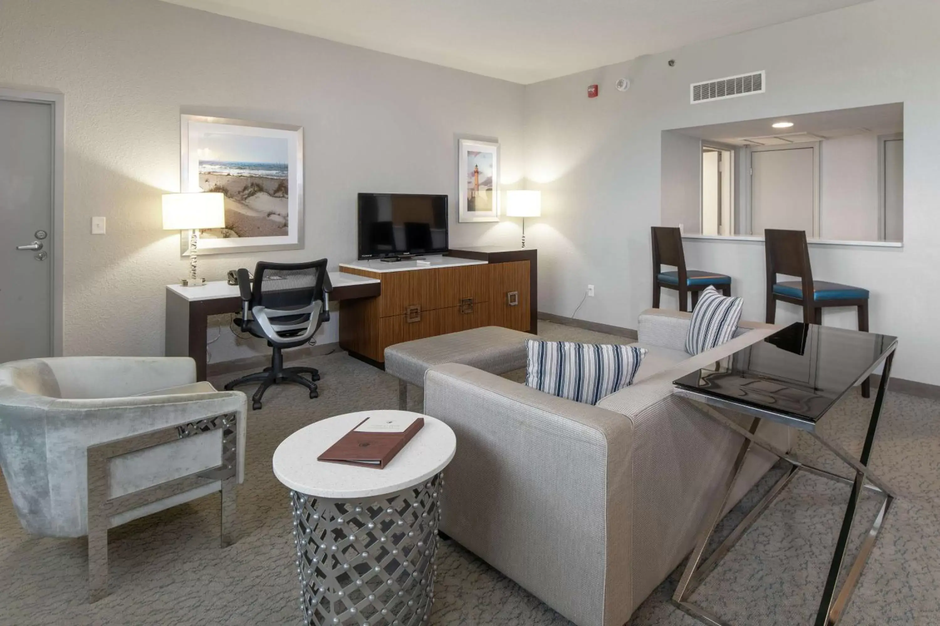 Bedroom, Seating Area in DoubleTree by Hilton Hotel Jacksonville Airport