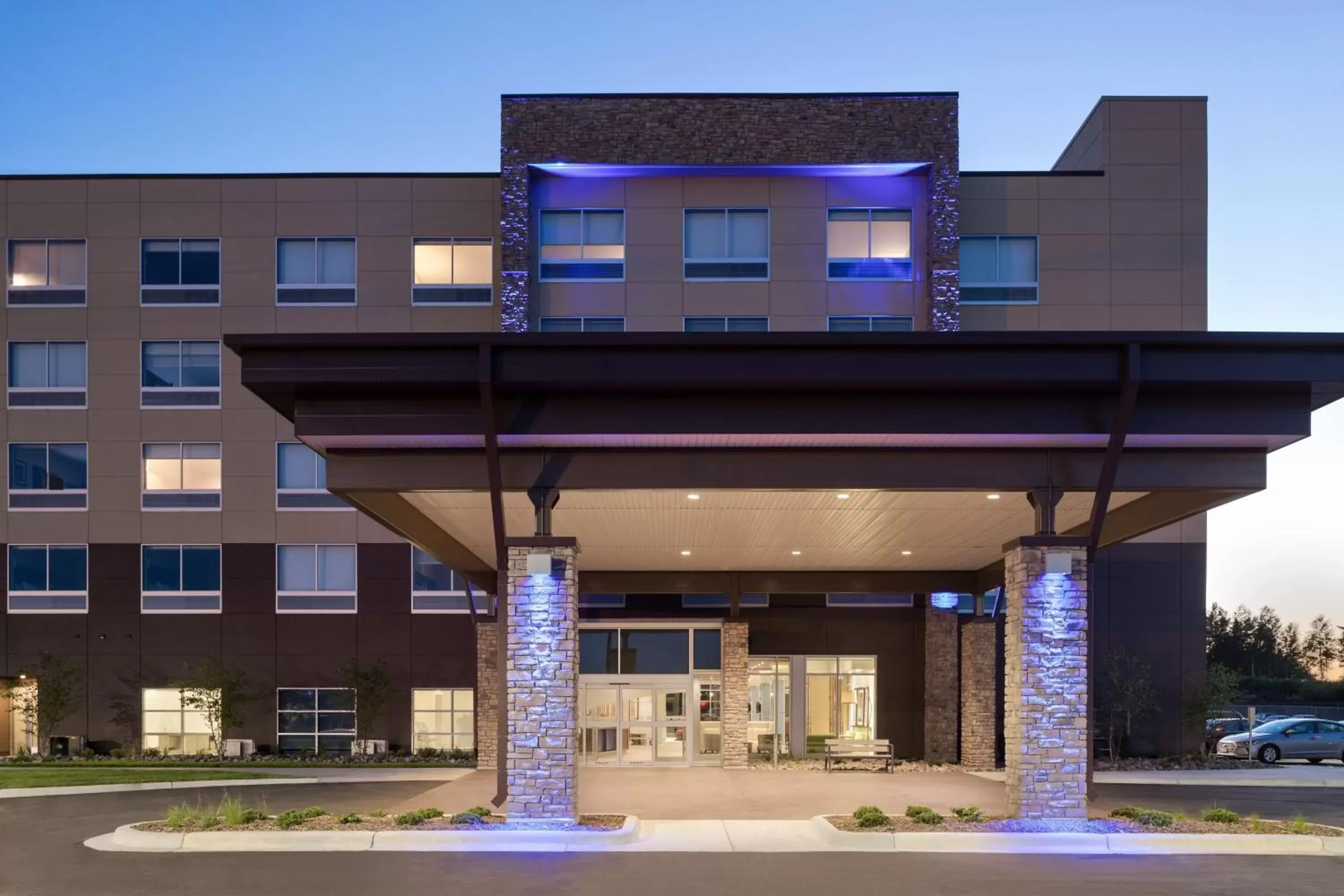 Property Building in Holiday Inn Express & Suites Duluth North - Miller Hill, an IHG Hotel