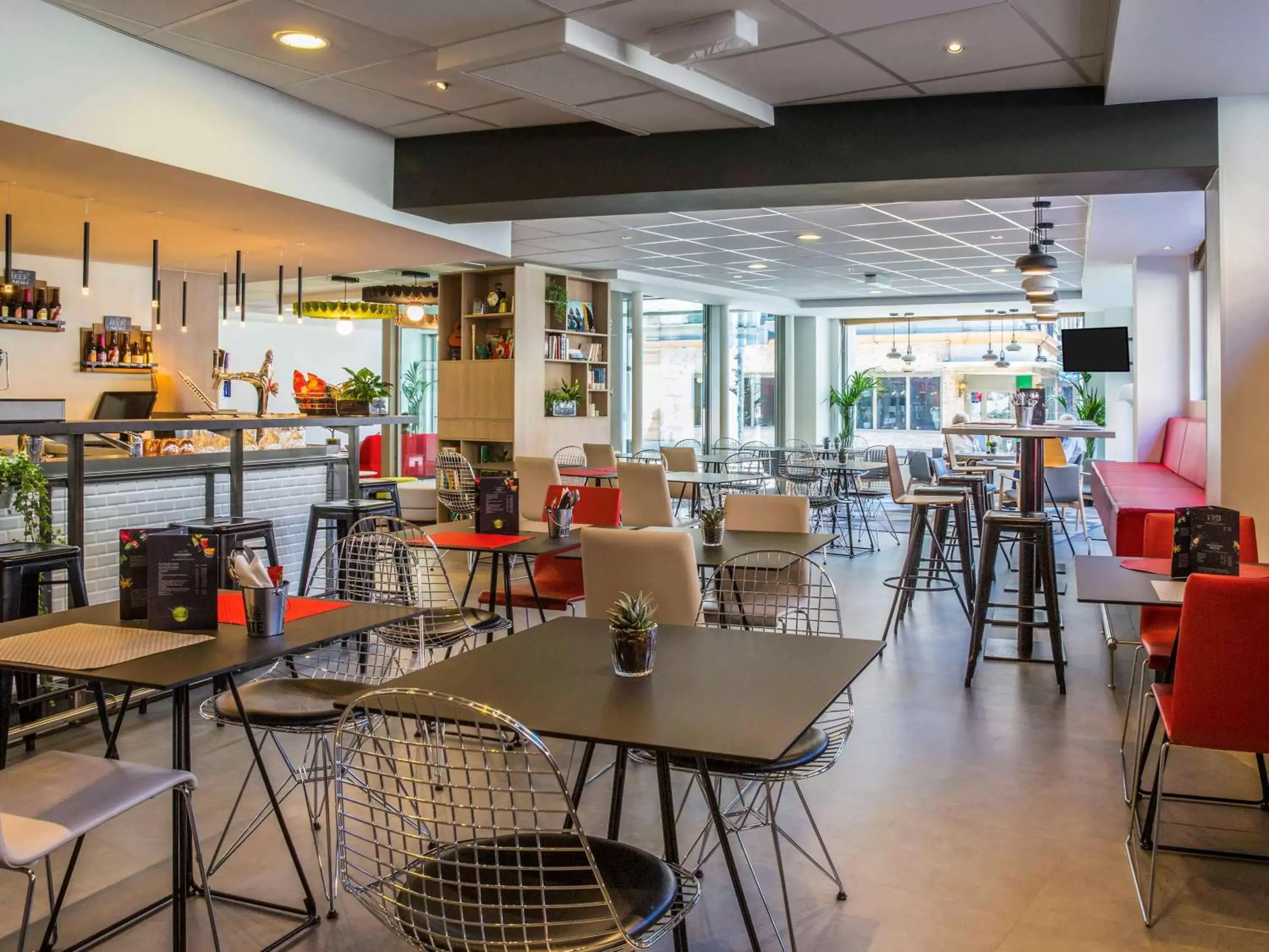 Restaurant/Places to Eat in ibis Lausanne Centre