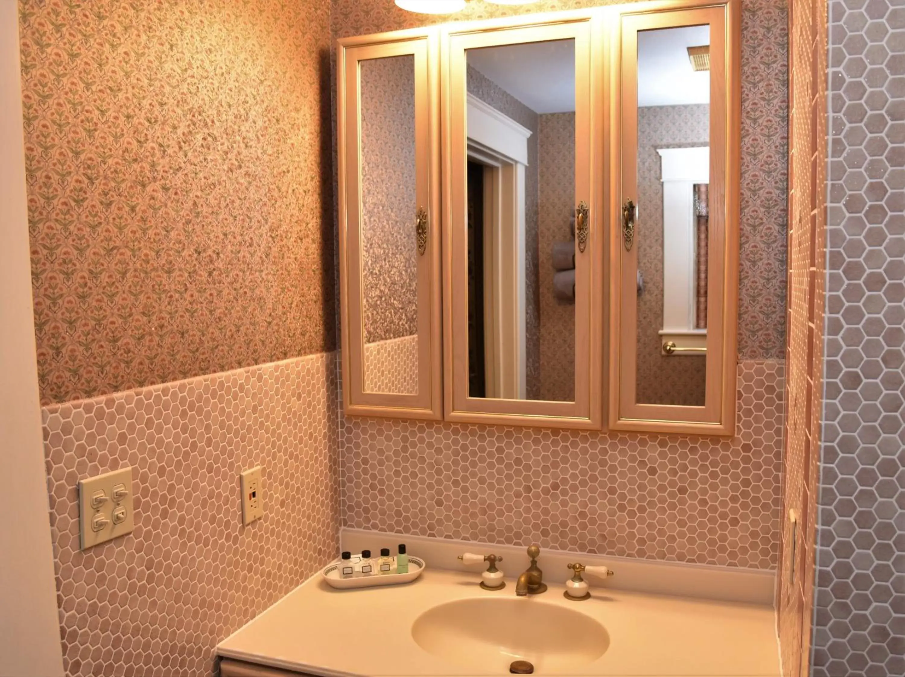 Bathroom in Grand Colonial Bed and Breakfast