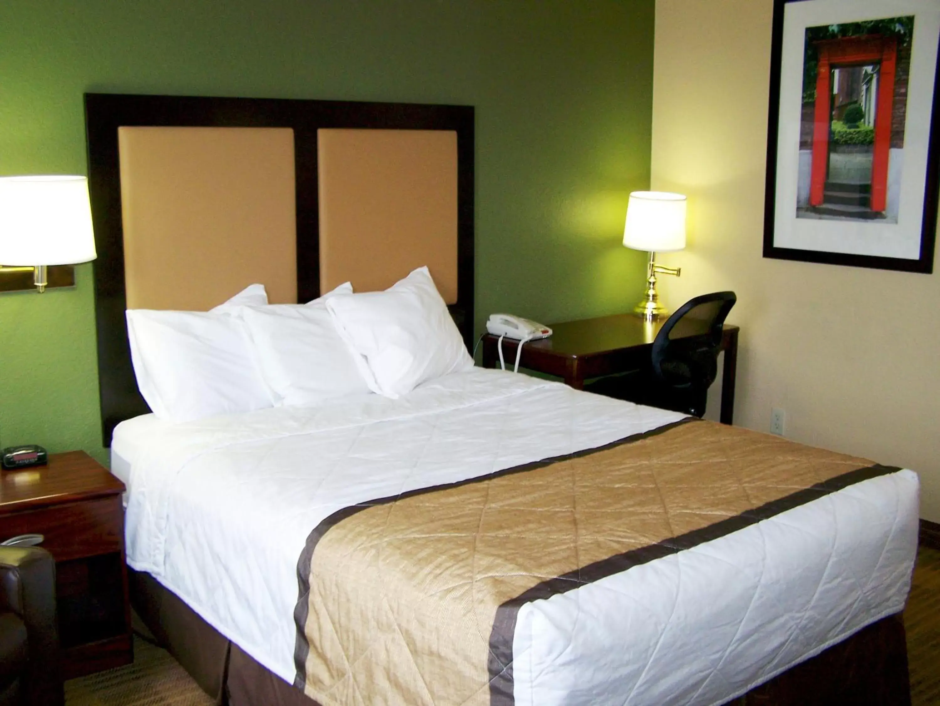 Bed in Extended Stay America Suites - Chicago - Buffalo Grove - Deerfield