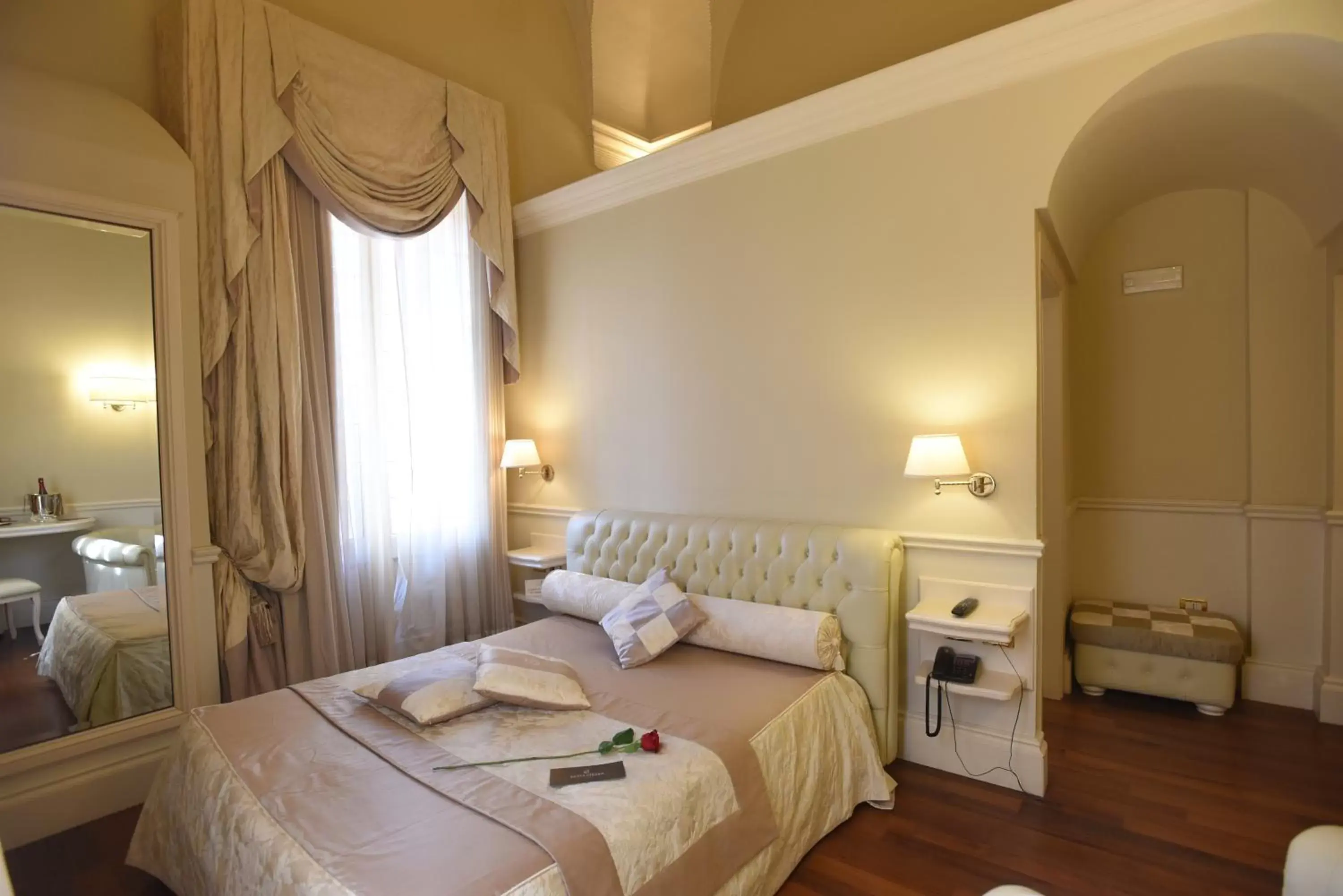 Bed in Suite Hotel Santa Chiara