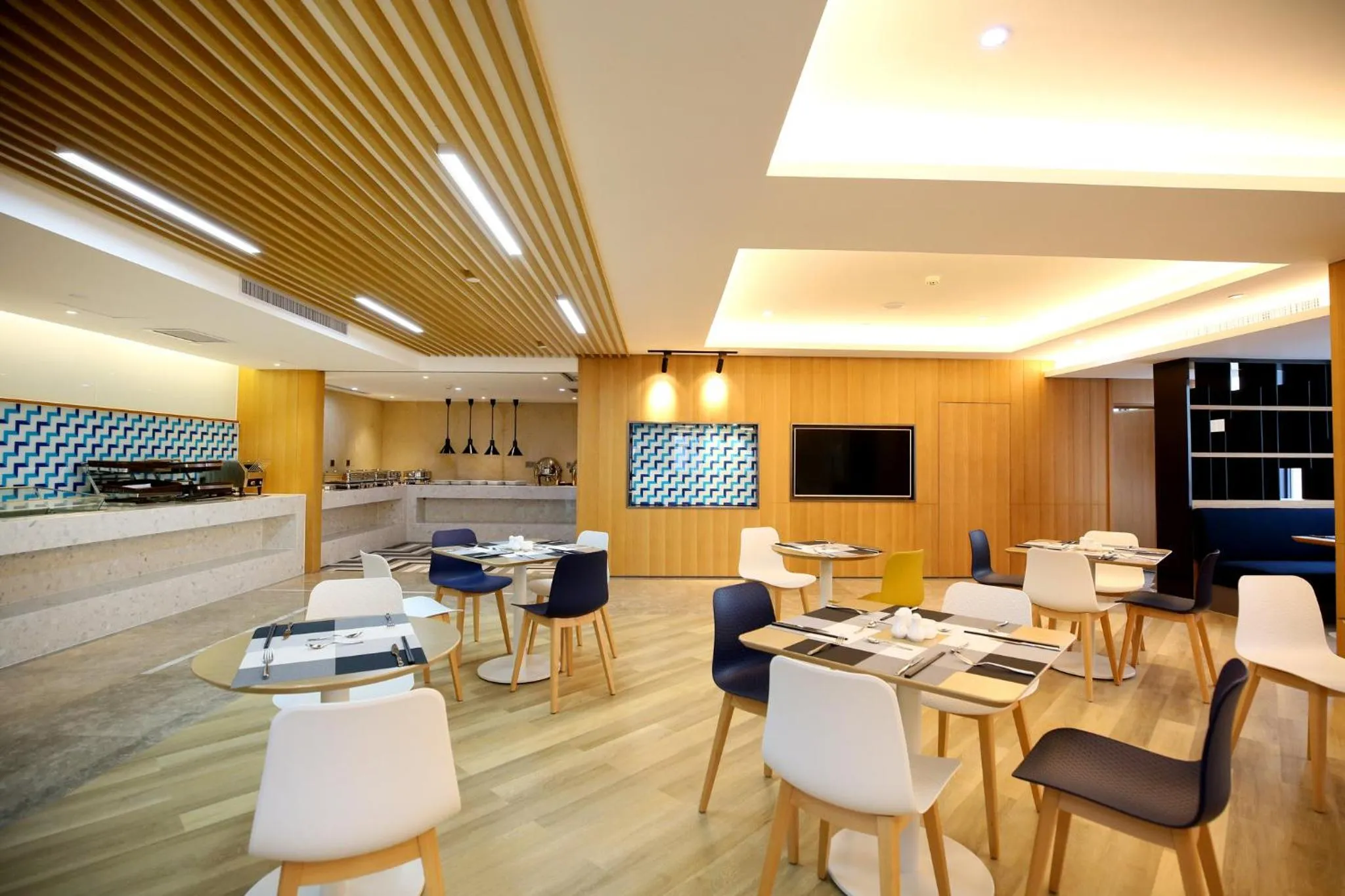 Restaurant/places to eat in Holiday Inn Express Chengdu North Railway Station by IHG - Near Panda Base, Near Chunxi Road Free laundromat