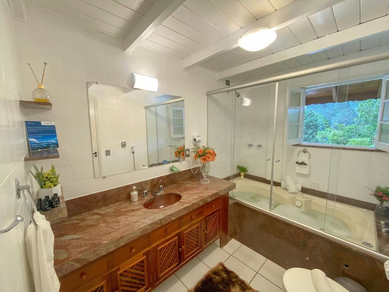 Hot Tub in Pousada Ricanto Amore Mio