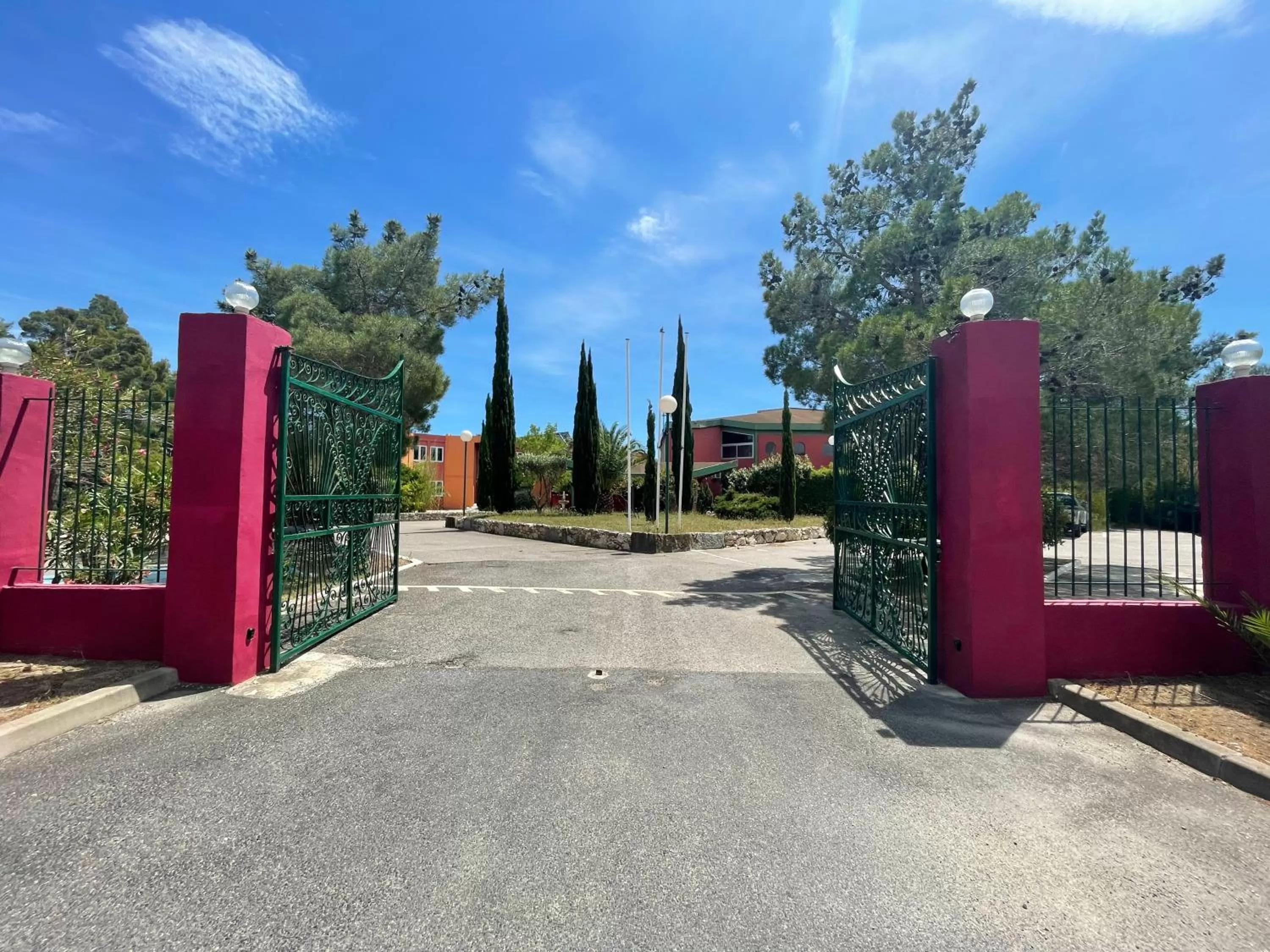 Facade/entrance in Tropic Hôtel