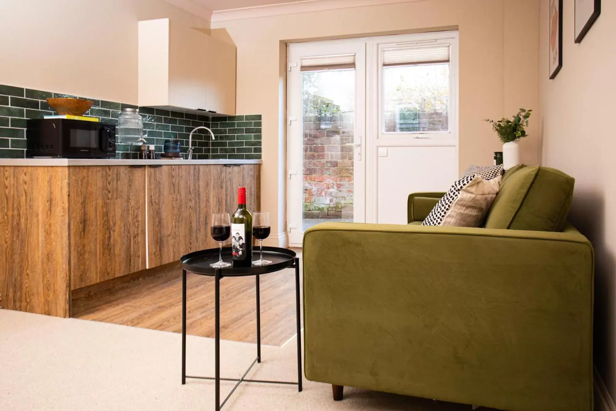 Kitchen or kitchenette, Seating Area in Settle in Southampton