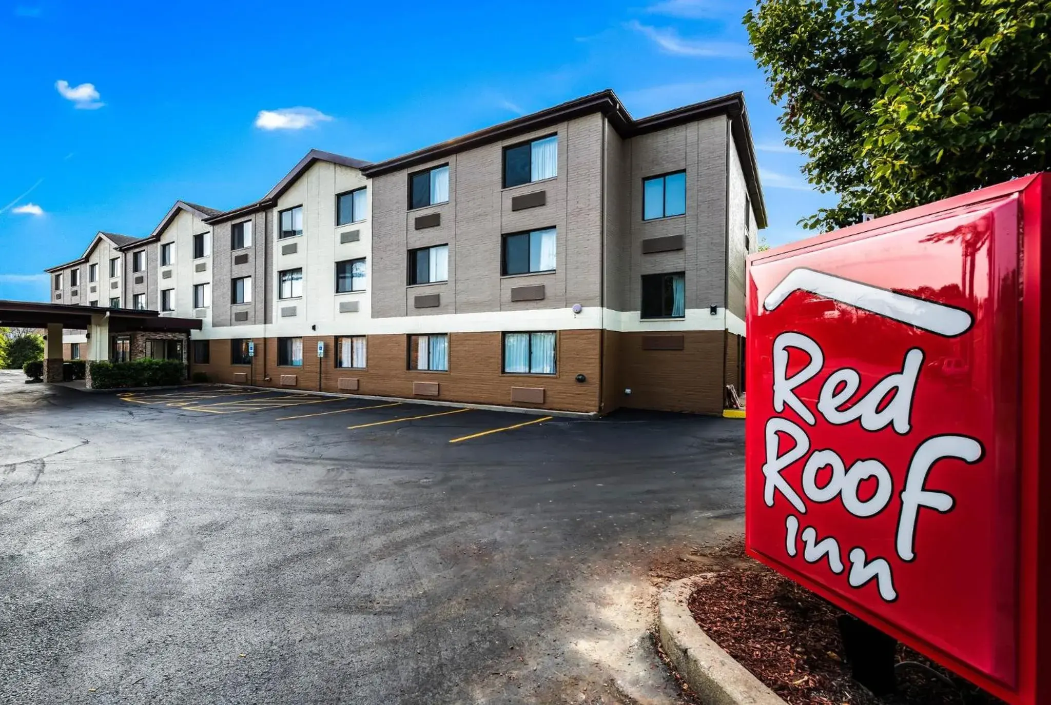 Property Building in Red Roof Inn Palatine