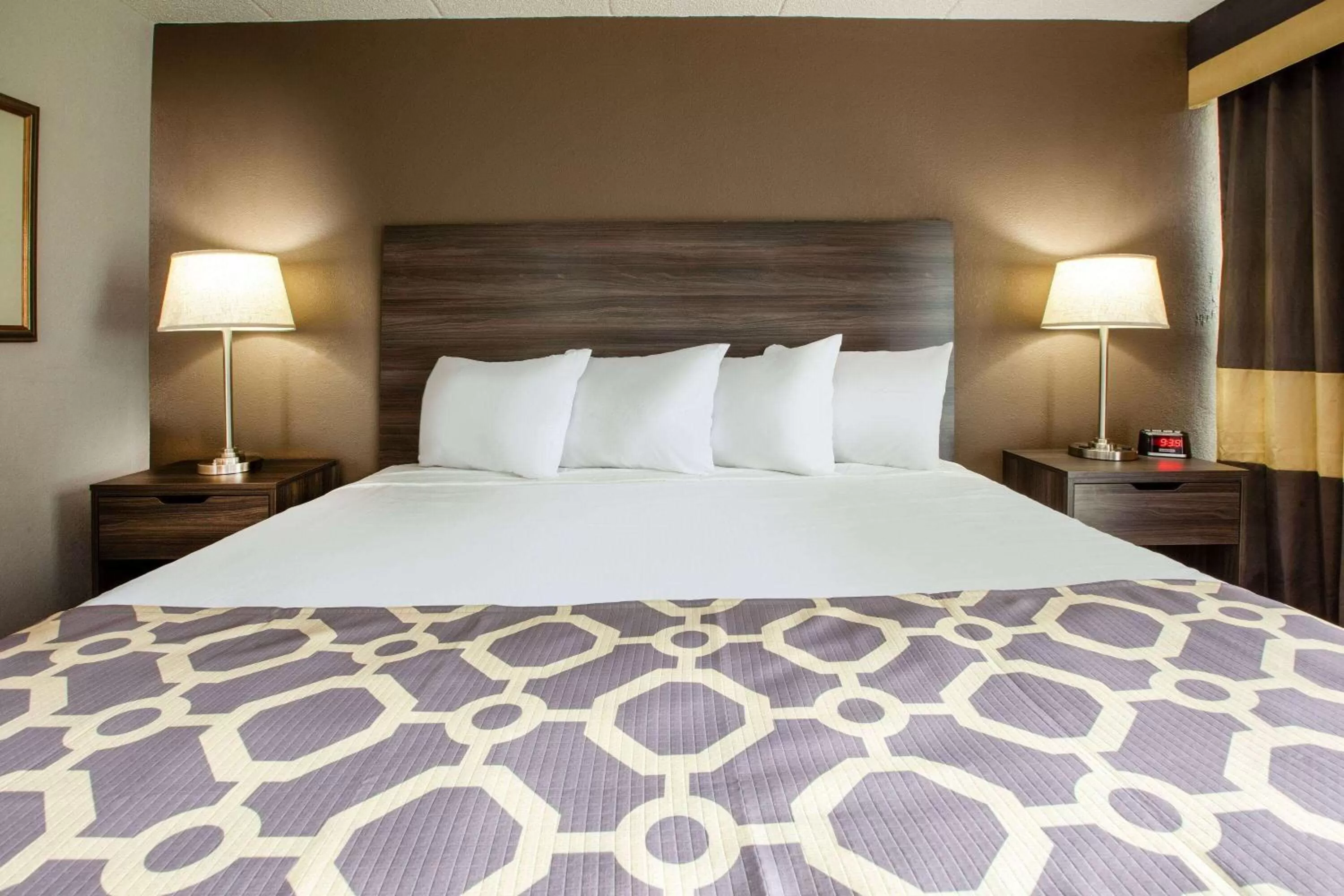 Photo of the whole room, Bed in Baymont by Wyndham Northwood