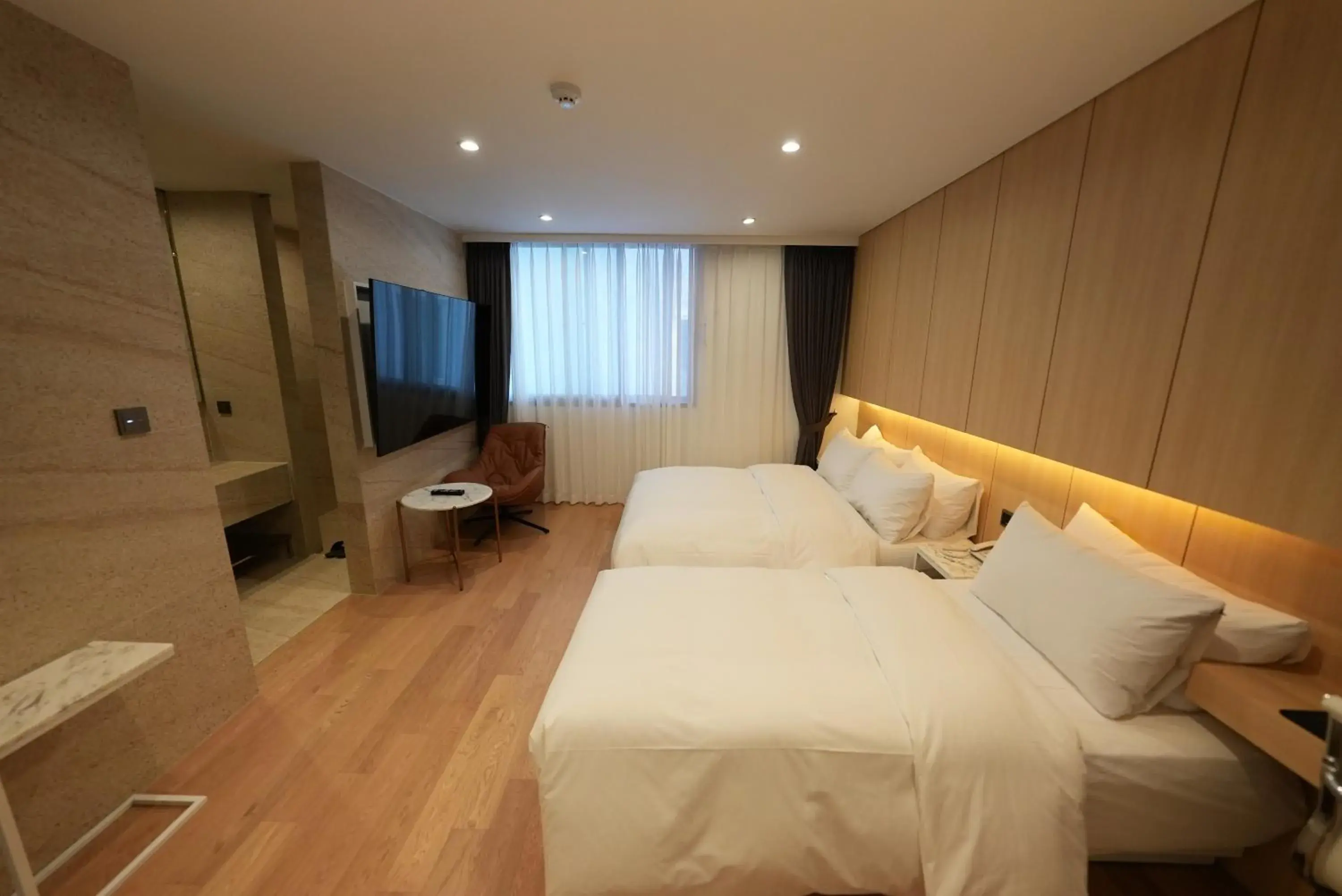 Photo of the whole room, Bed in Jongno Amare Hotel