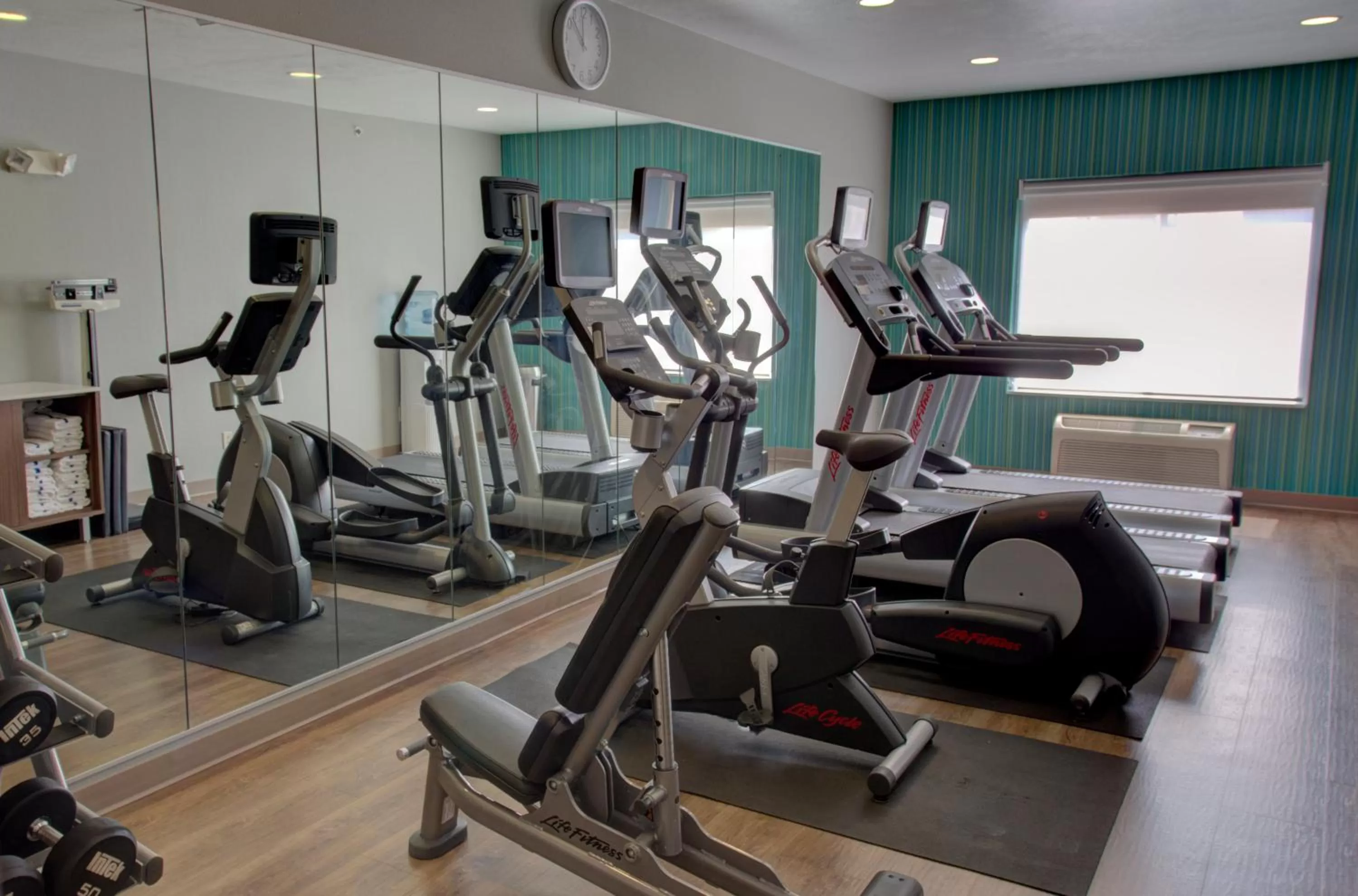 Spa and wellness centre/facilities in Holiday Inn Express & Suites Le Mars by IHG
