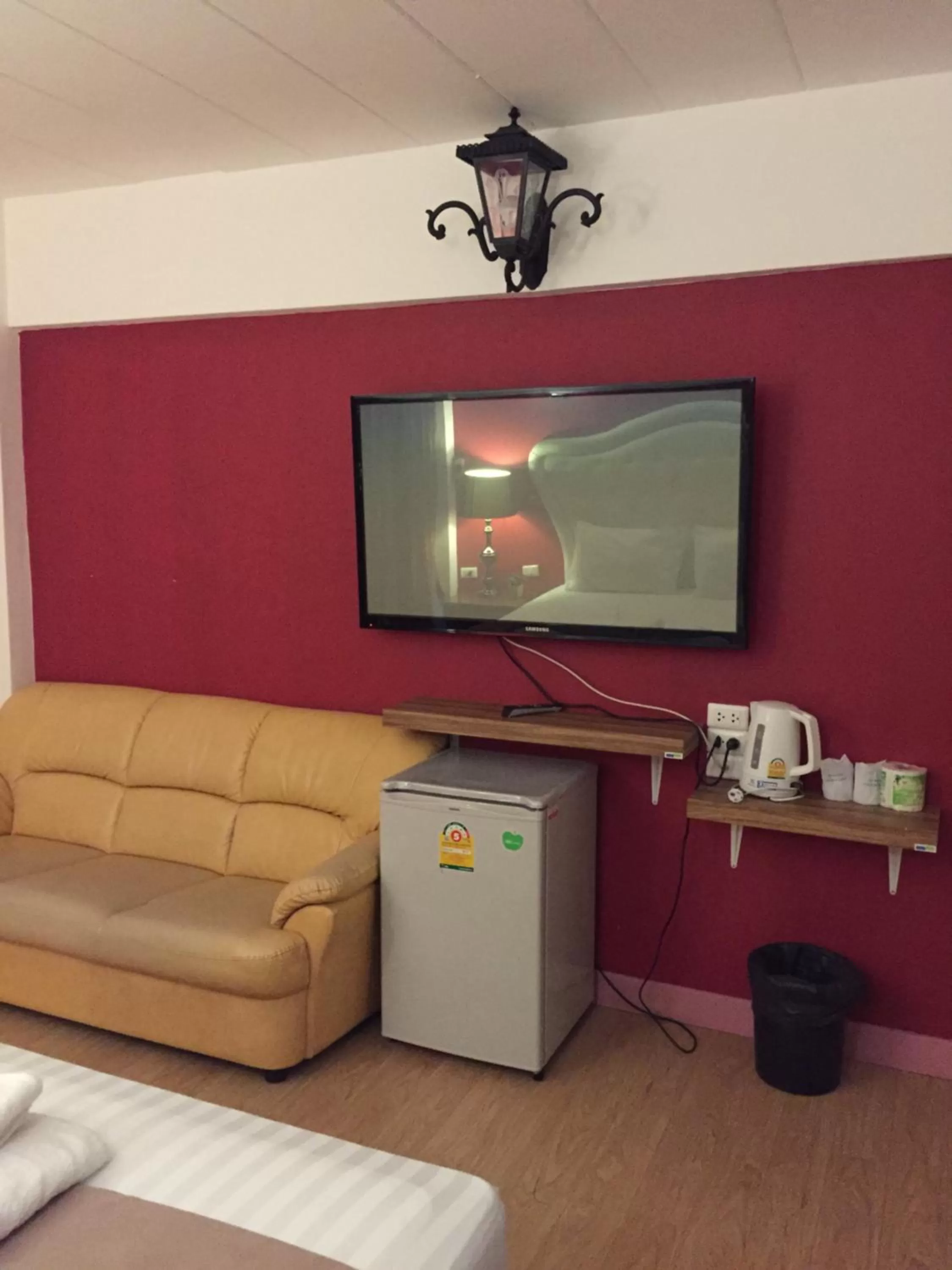 Decorative detail, Bed in Sudyod Apartment