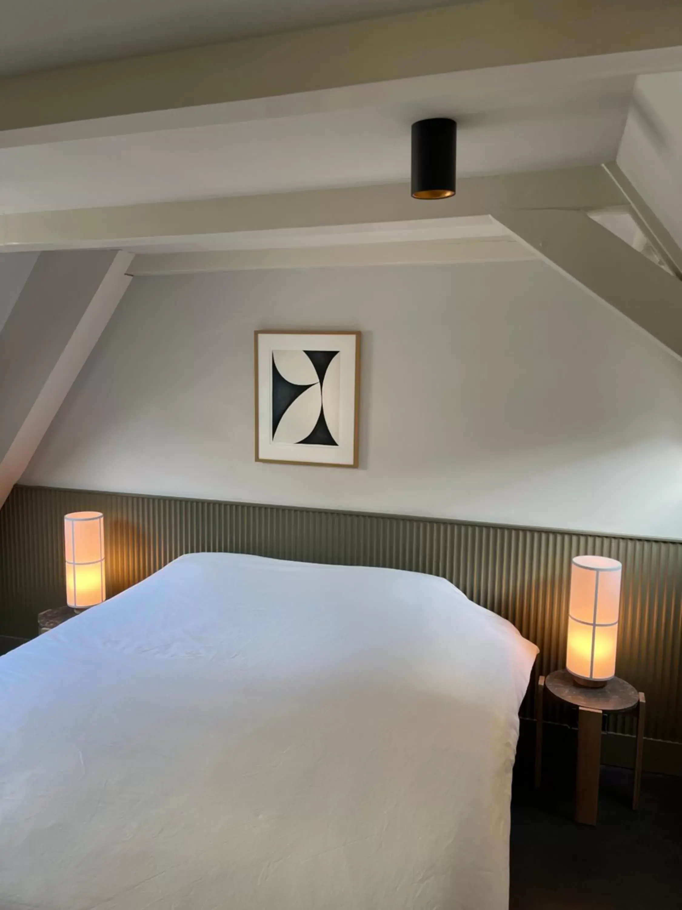 Bed in COMMUNE suites