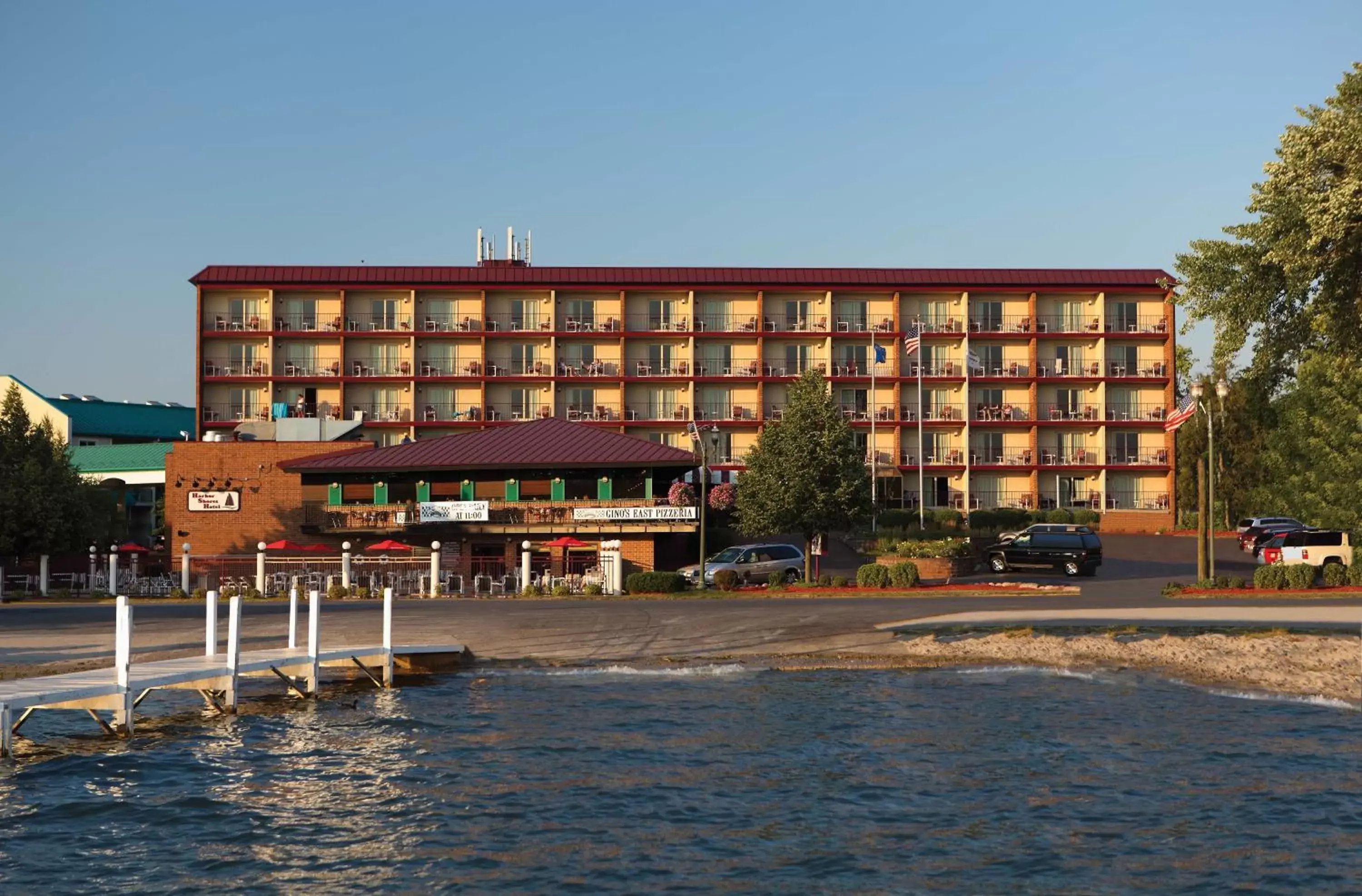 Facade/entrance, Property Building in Harbor Shores on Lake Geneva