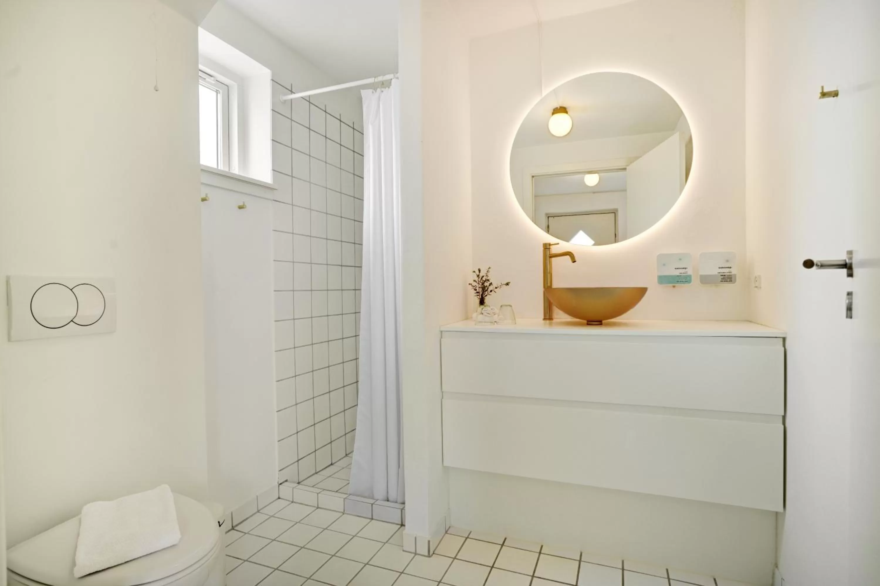 Shower in Skagen Harbour Hotel