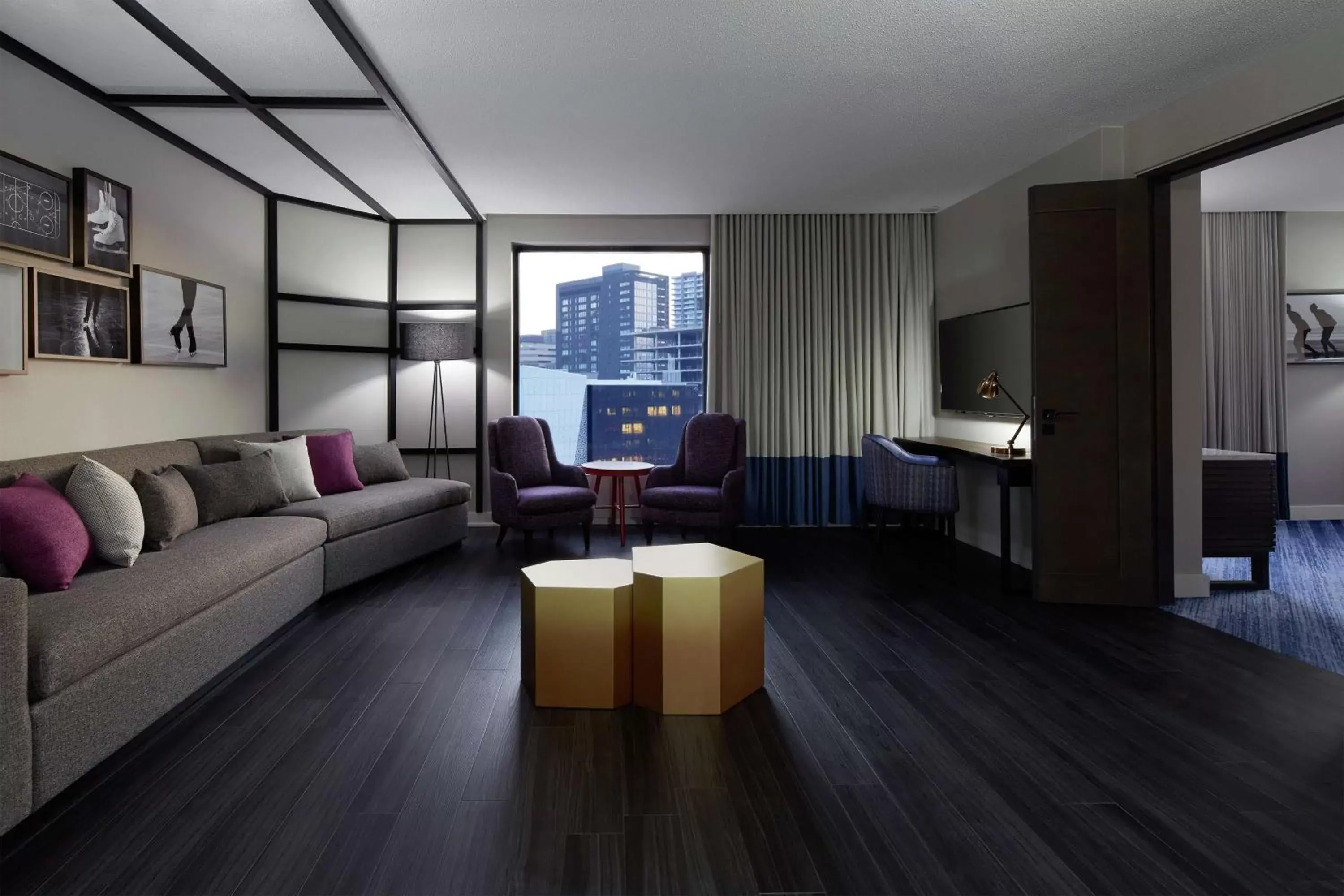 Bedroom, Seating Area in DoubleTree By Hilton Montreal
