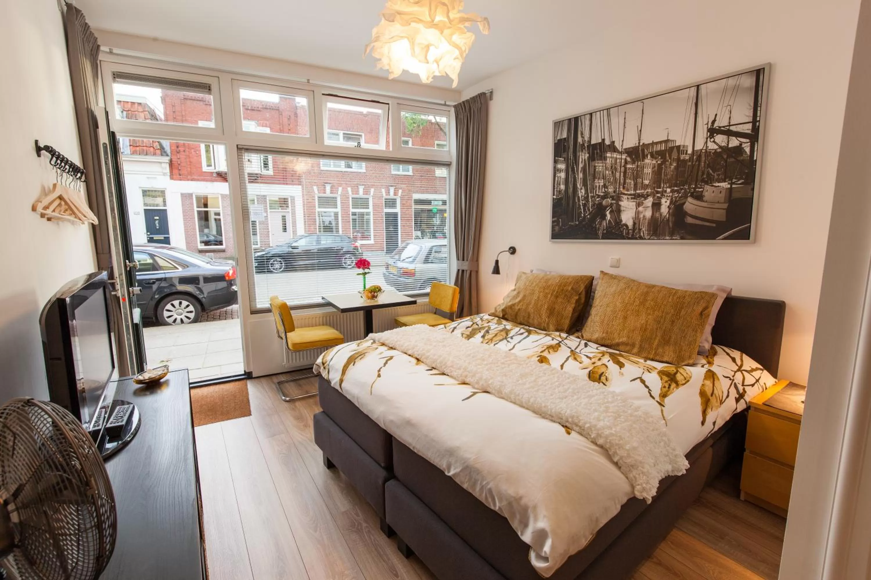 Property building, Bed in Lutje Kerklaan