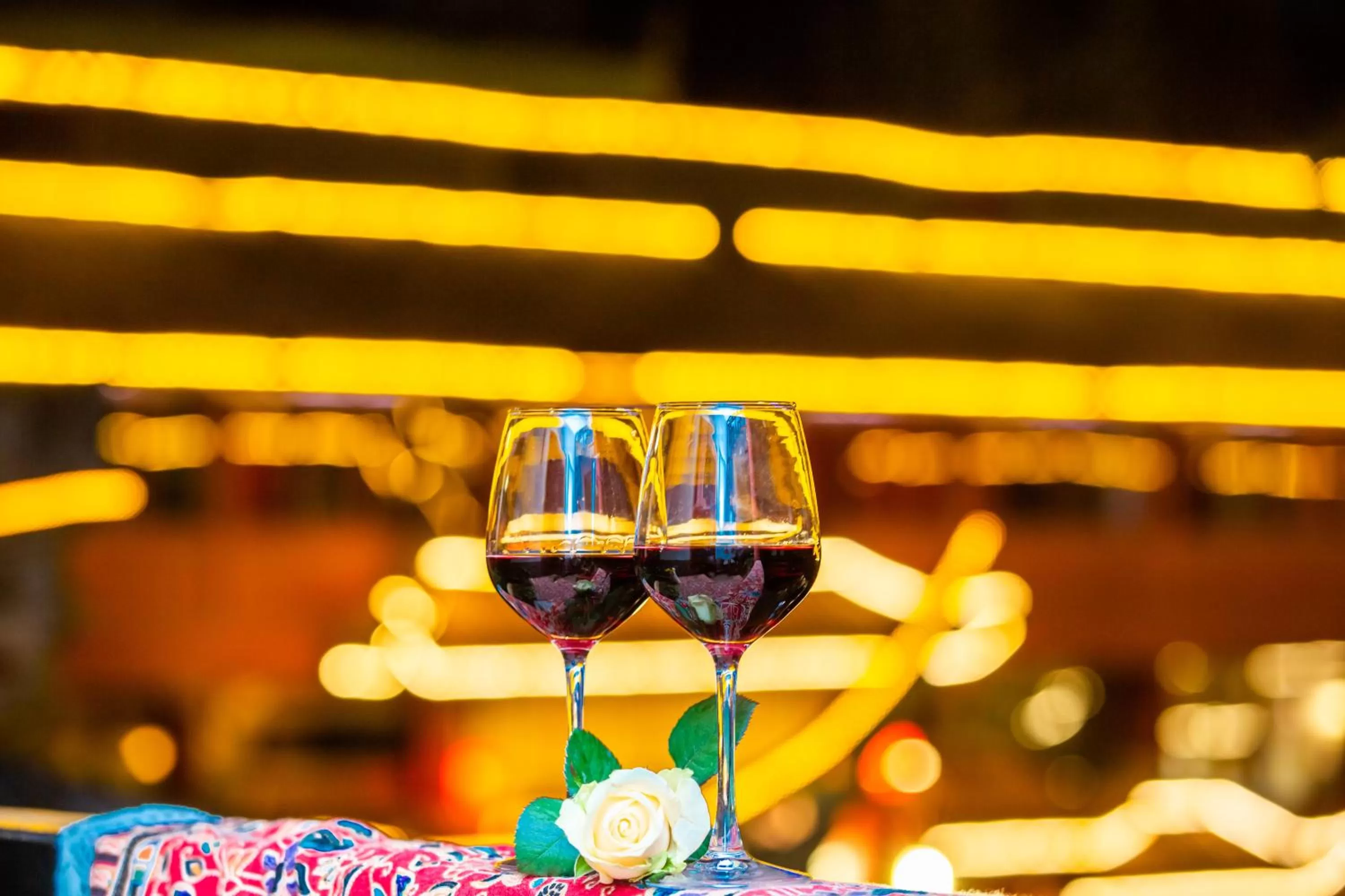 Alcoholic drinks in Wenjun Courtyard Hotel---3mins walk from Tonghuimen metro station ,next to People`s Park, fluent English service ,travel agency