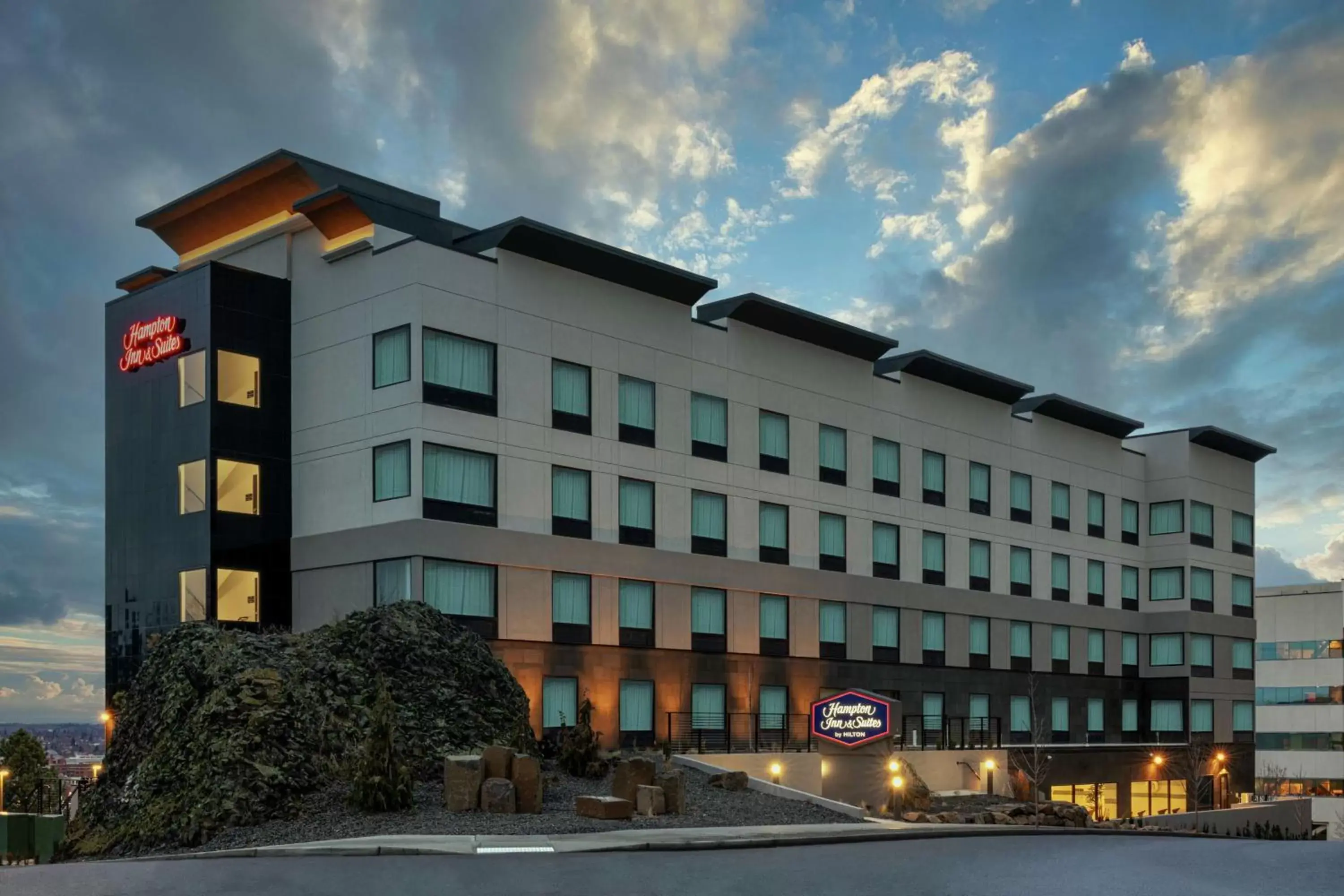 Property Building in Hampton Inn & Suites Spokane Downtown-South