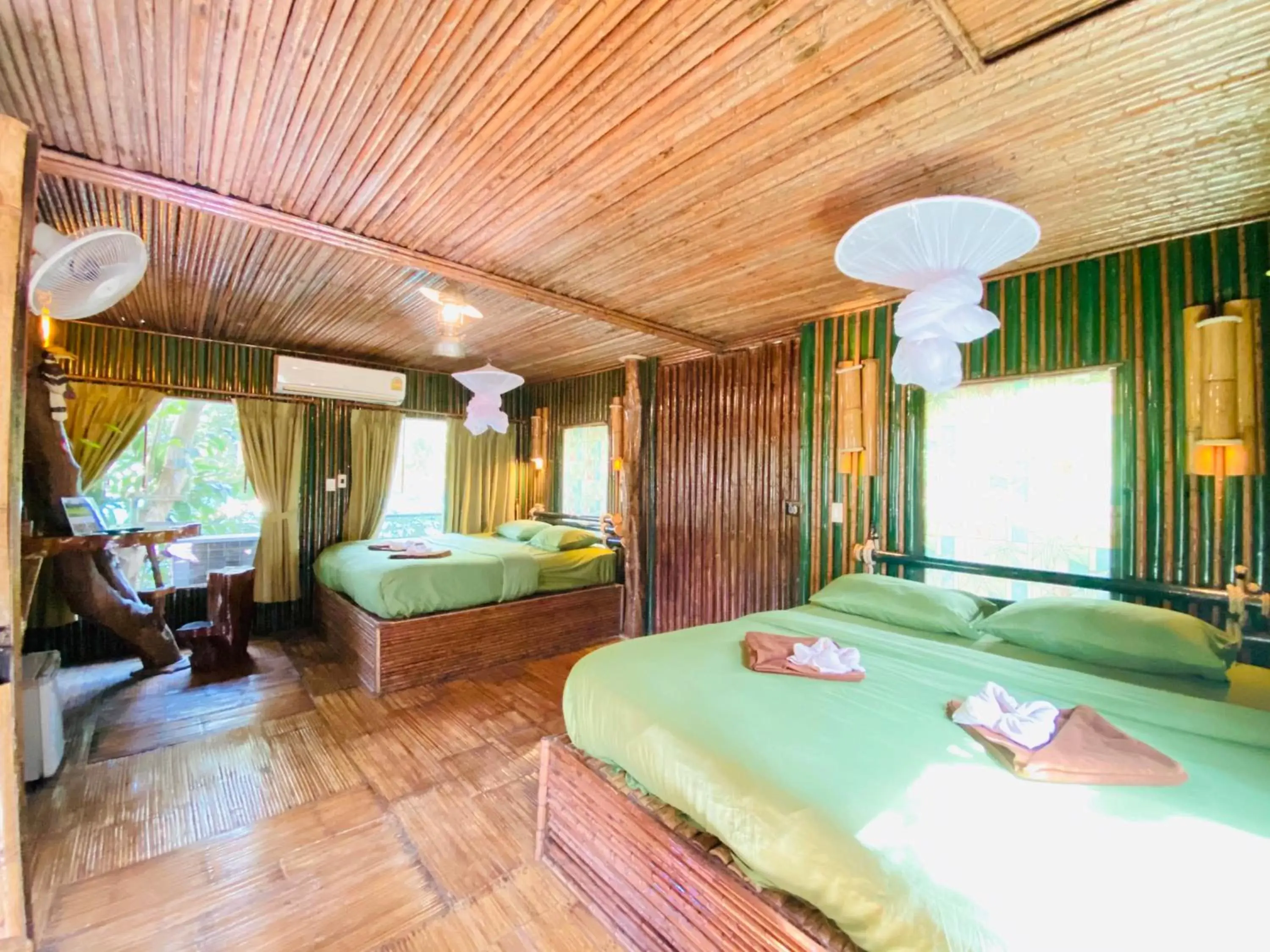 Photo of the whole room, Bed in Khao Sok Tree House Resort