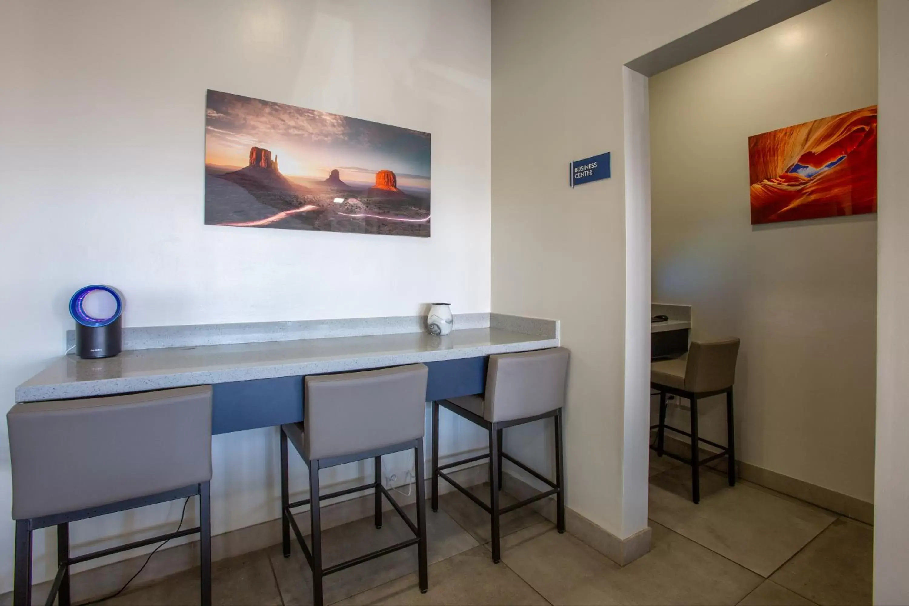 Business facilities, TV/Entertainment Center in Hotel Elev8 Flagstaff I-40 Exit 198 Butler Ave