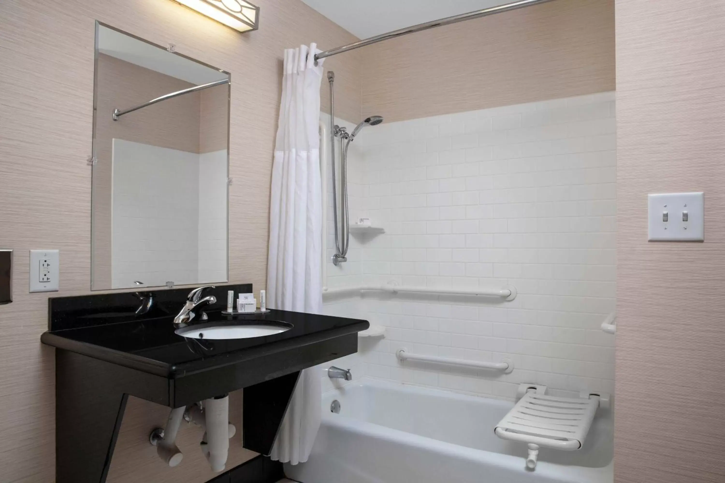 Bathroom in Fairfield Inn & Suites by Marriott Augusta Fort Gordon Area