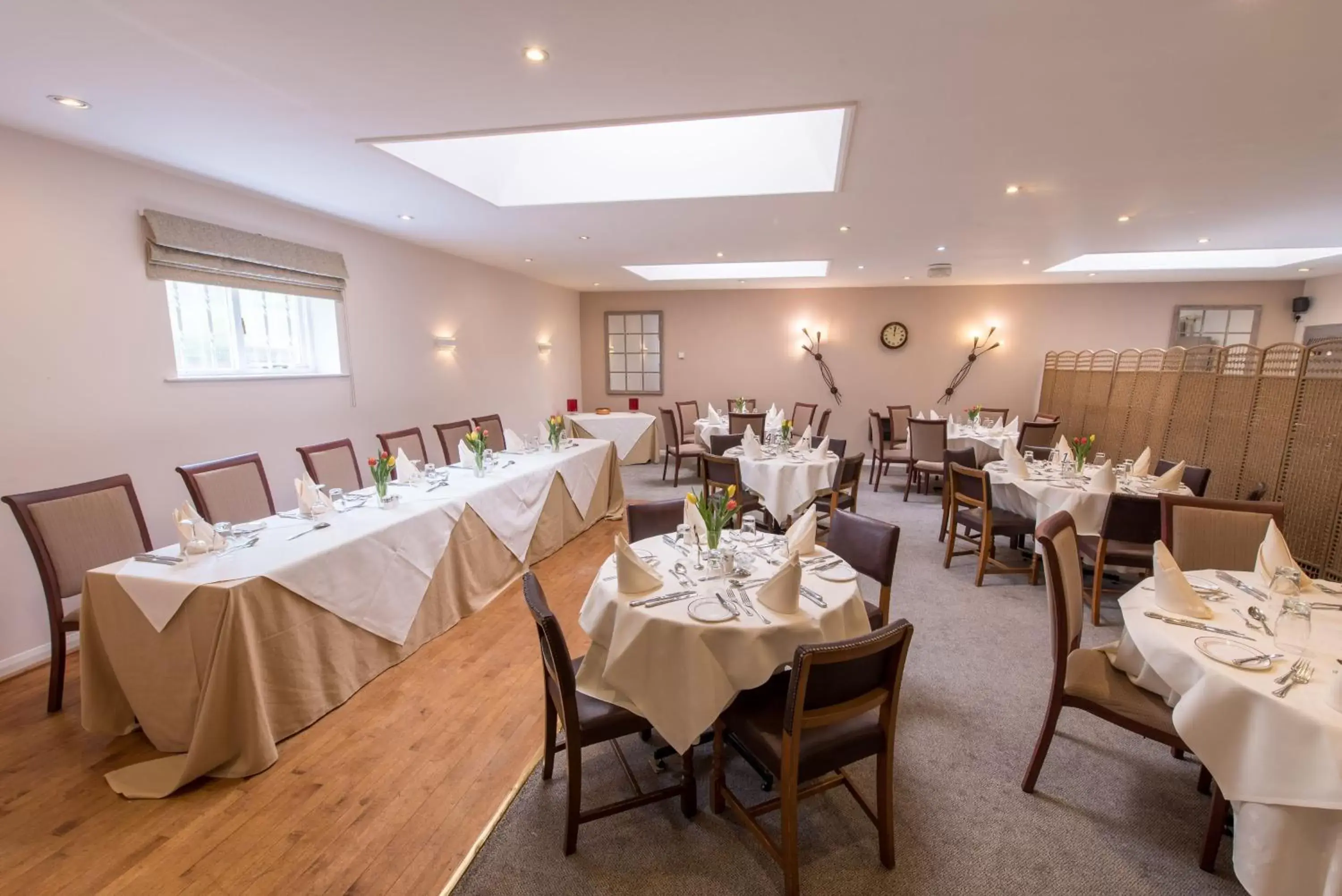 Meeting/conference room, Restaurant/Places to Eat in Northfield Hotel