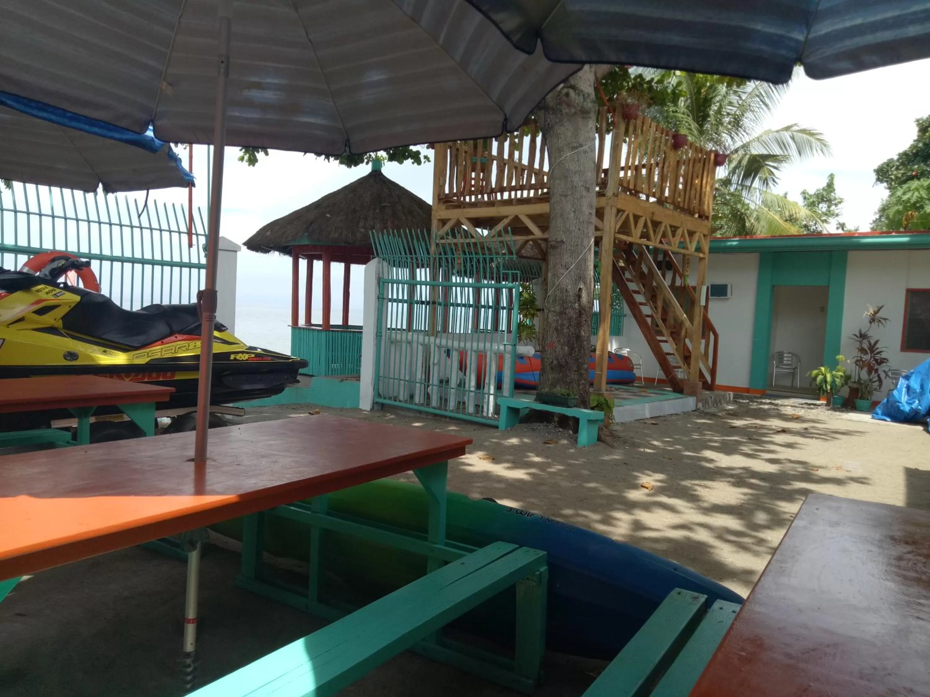 Property building in SmallFry's Beach Resort