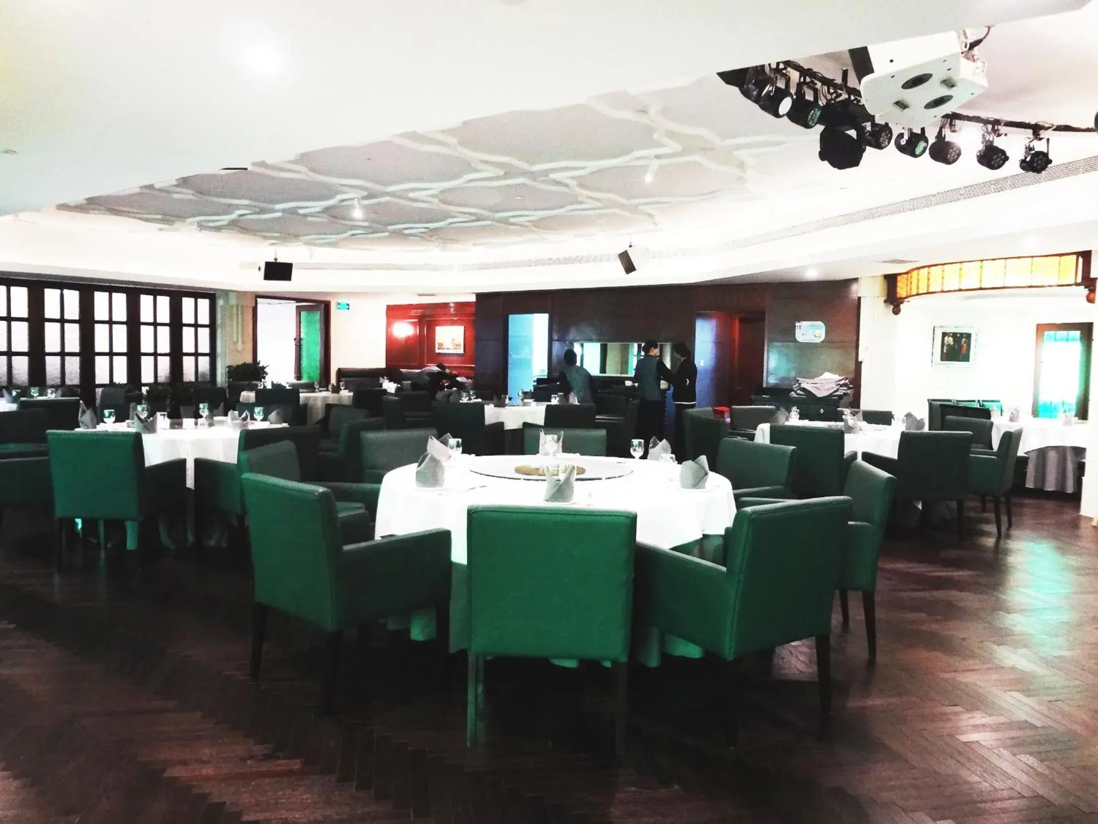 Restaurant/Places to Eat in Seventh Heaven Hotel