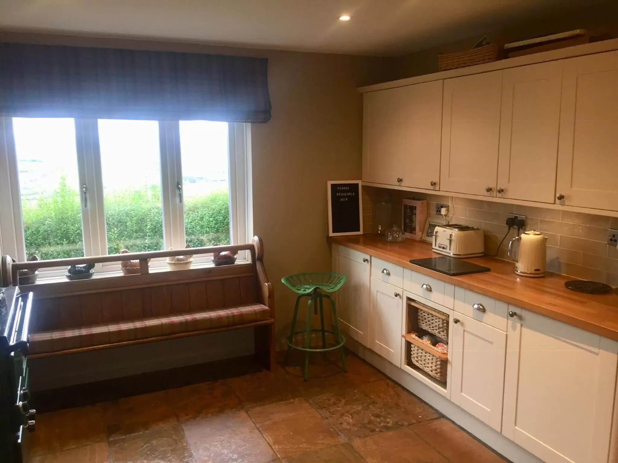 Kitchen or kitchenette, Kitchen/Kitchenette in Efail Y Garn