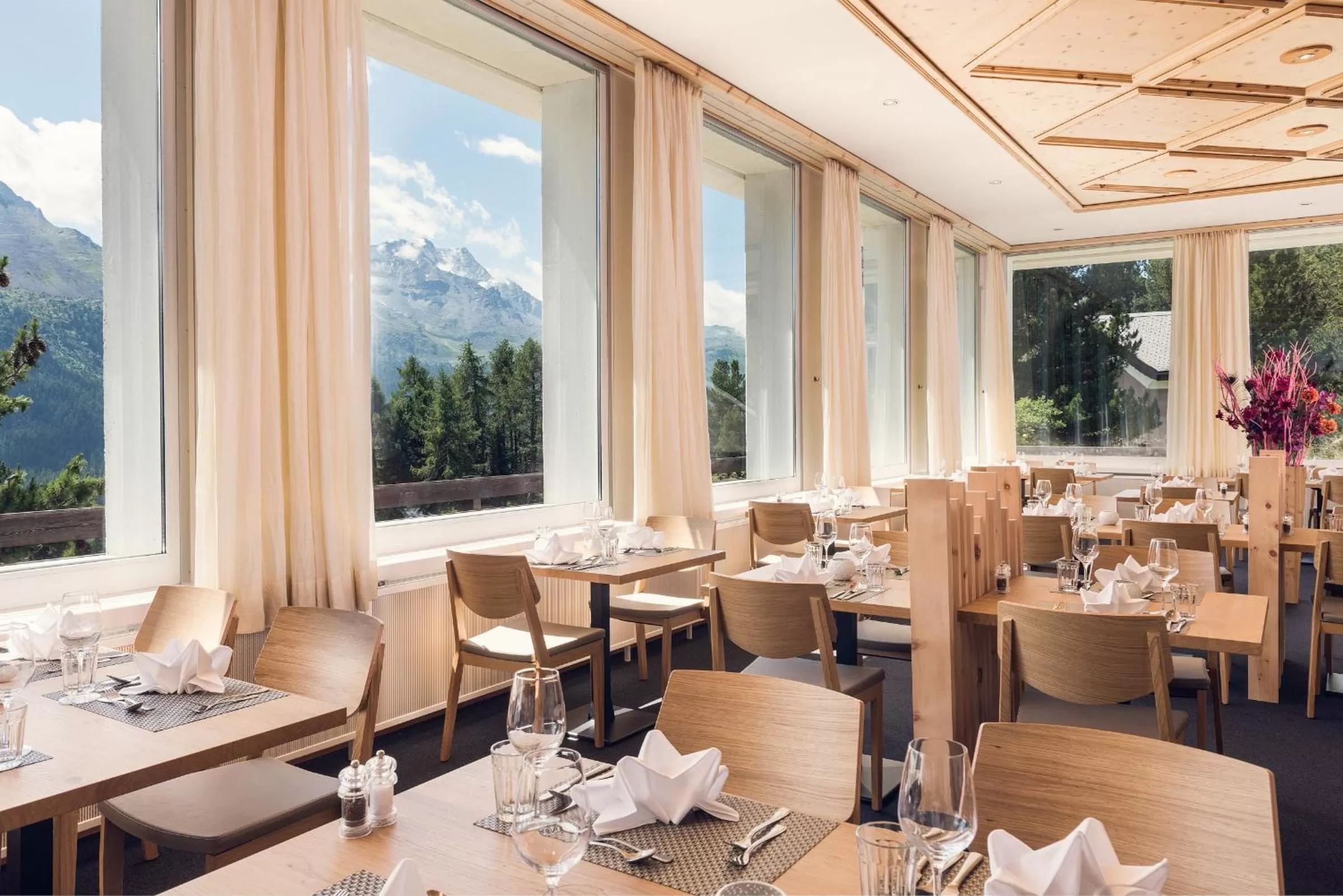 Restaurant/places to eat in Berghotel Randolins