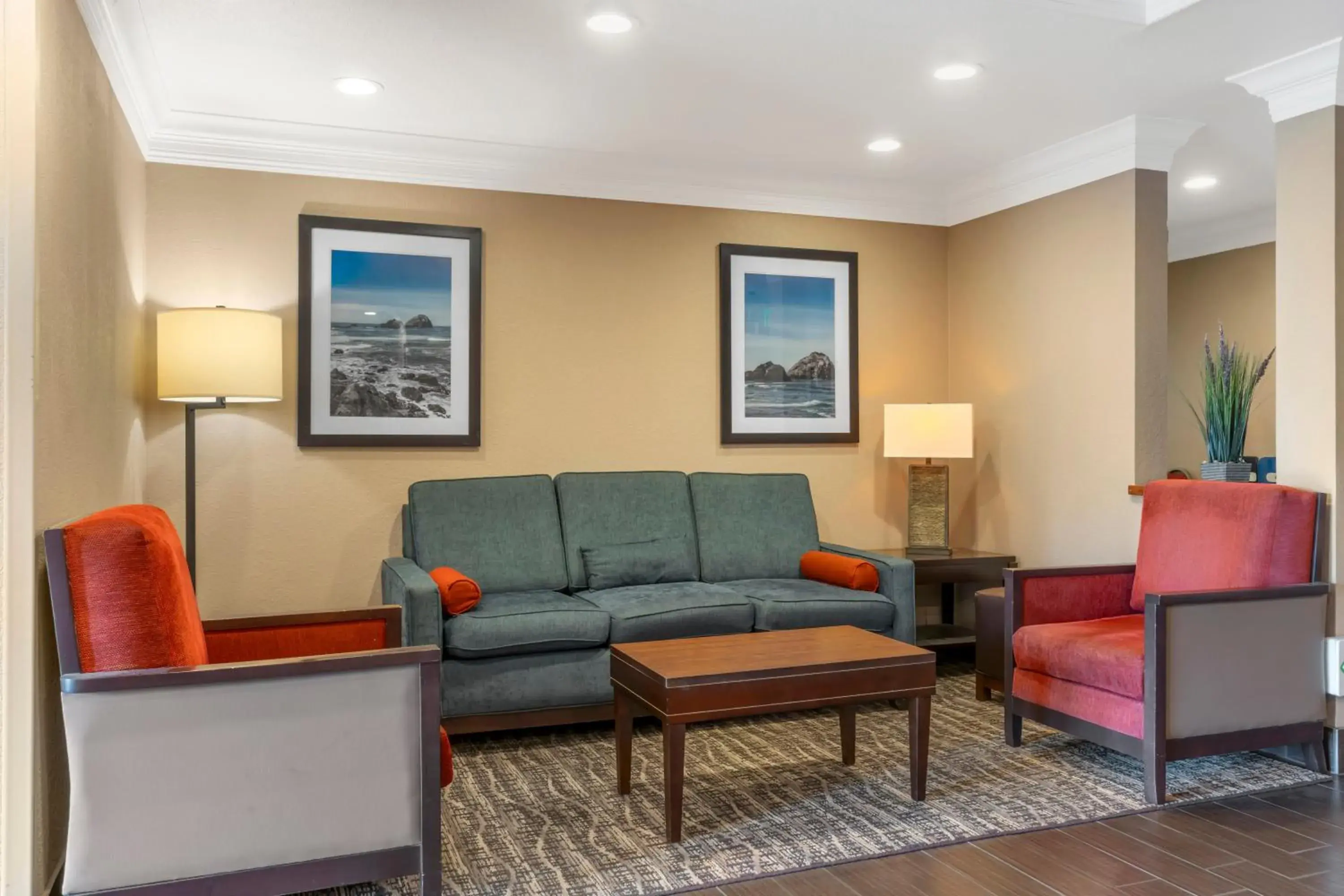 Property building, Seating Area in Comfort Inn Arcata