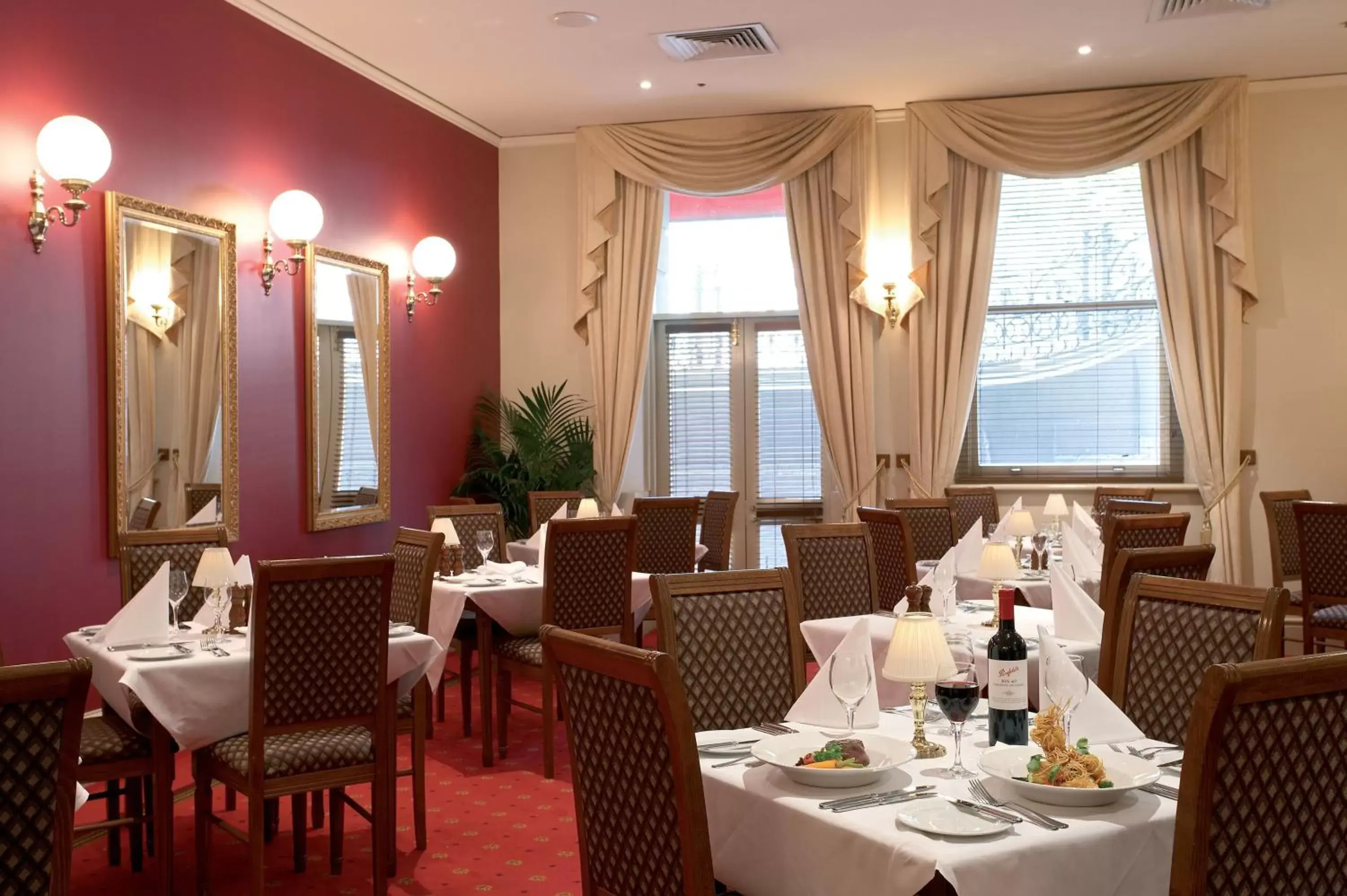 Restaurant/Places to Eat in Grand Hotel Melbourne